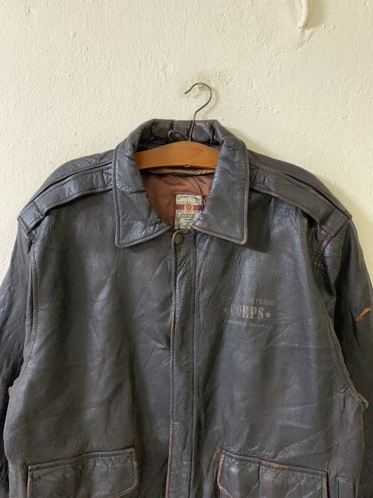 Vintage Vintage Looney Tunes L.T. Air Corps Leather Jacket Size US L / EU 52-54 / 3 - 9 Thumbnail