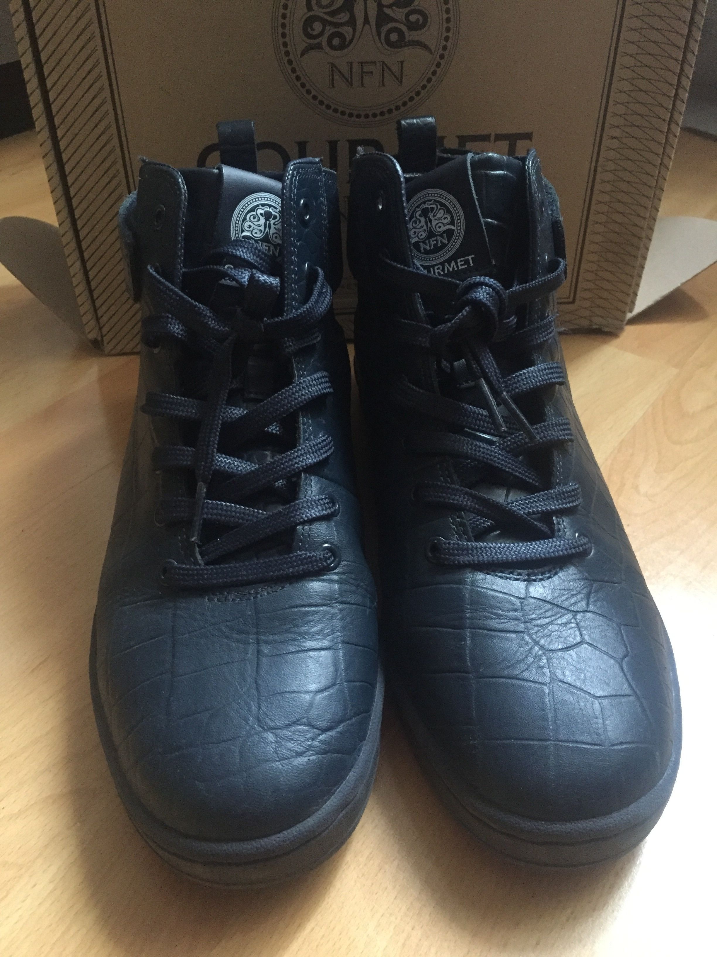 Gourmet navy  croc patern