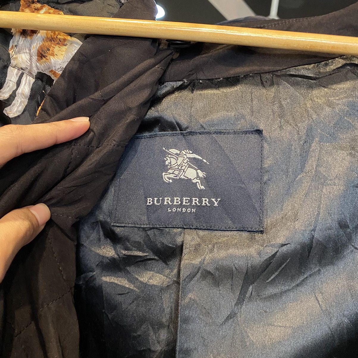Burberry VERY RARE‼️Burberry London Dogs Trench Coats LIKE NEW Size US L / EU 52-54 / 3 - 16 Thumbnail