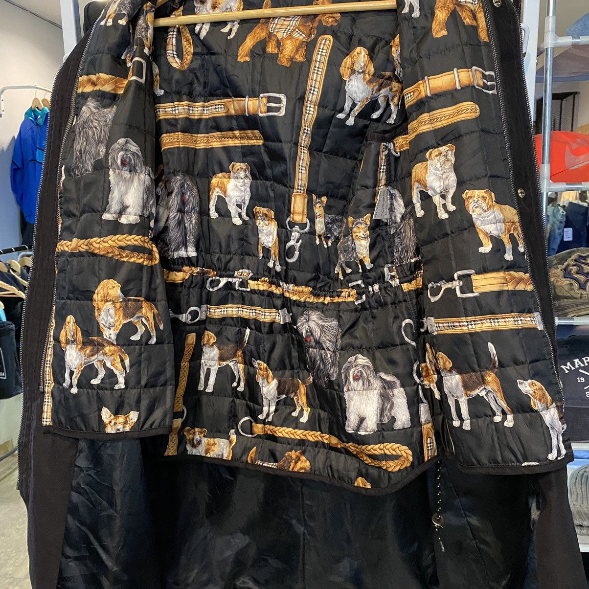 Burberry VERY RARE‼️Burberry London Dogs Trench Coats LIKE NEW Size US L / EU 52-54 / 3 - 13 Thumbnail