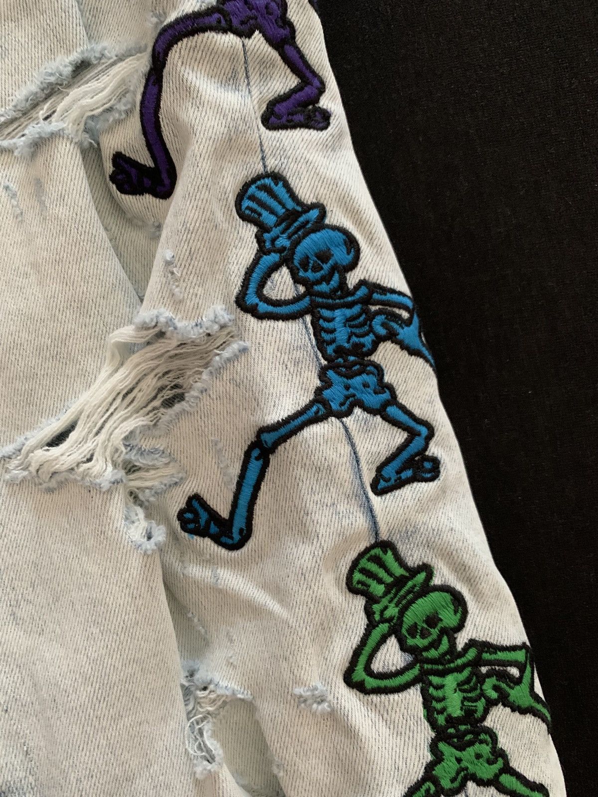 Amiri × Grateful Dead Amiri Grateful Dead Skinny Fit Embroidered Distressed Jeans Size US 30 / EU 46 - 4 Thumbnail