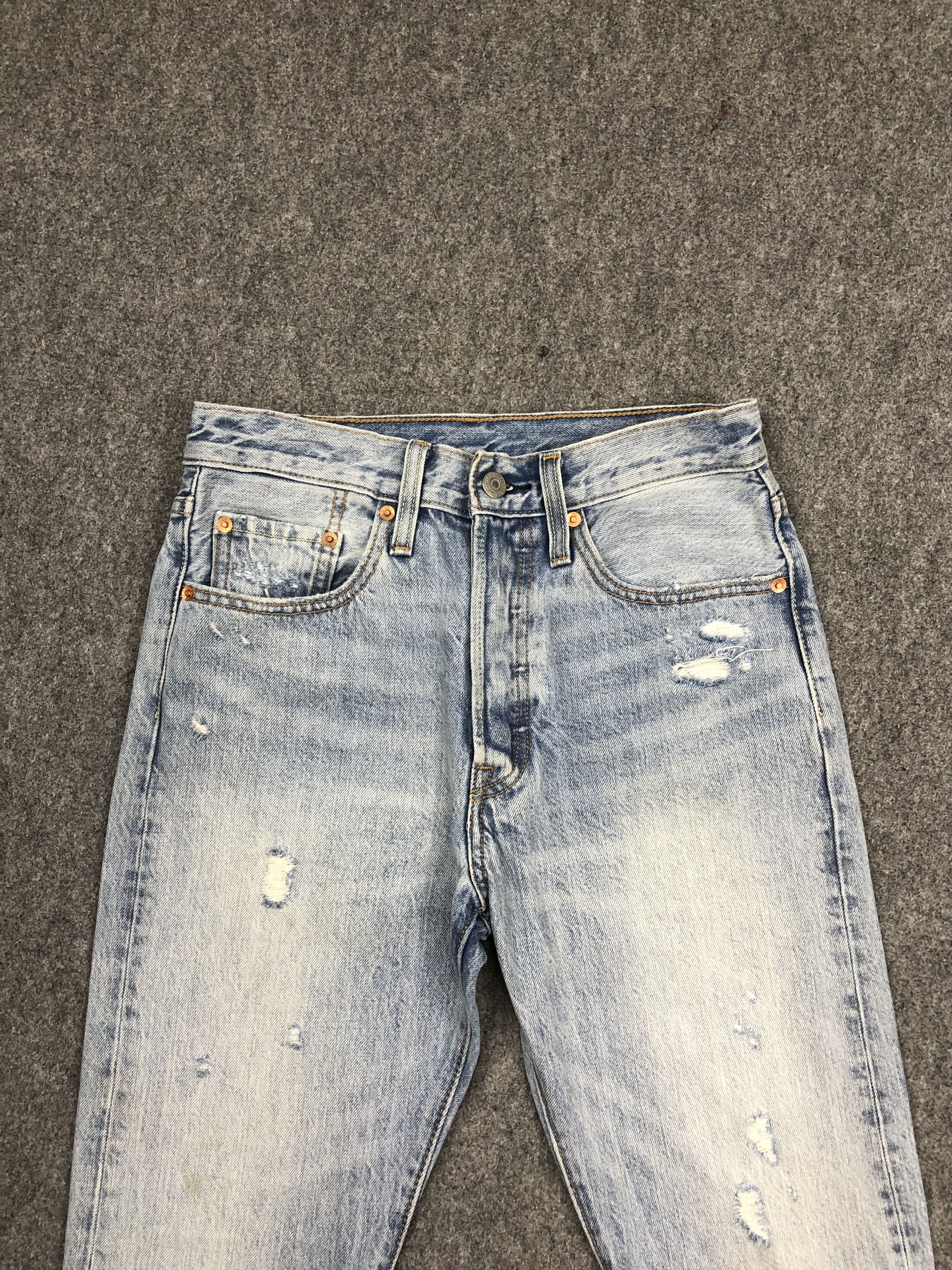 Levi's Vintage Levis 501 Light Wash Jeans DP1515 Size US 29 - 2 Thumbnail