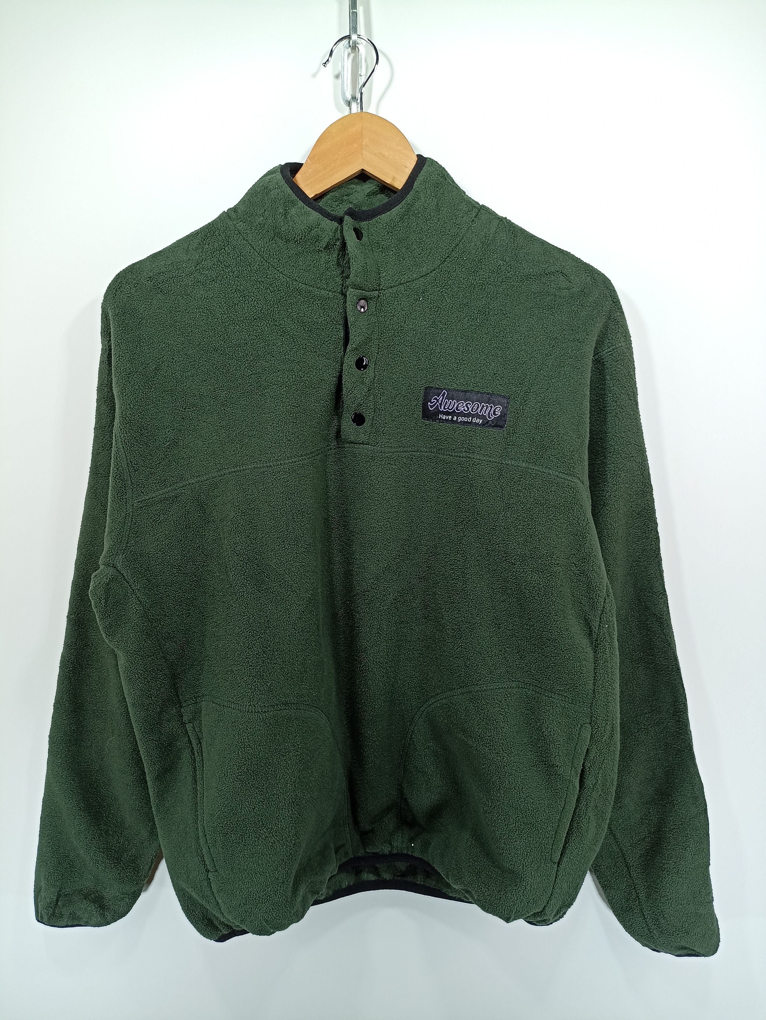 image of Chip Clip Fleece Sweatshirt in Green, Men's (Size Medium)