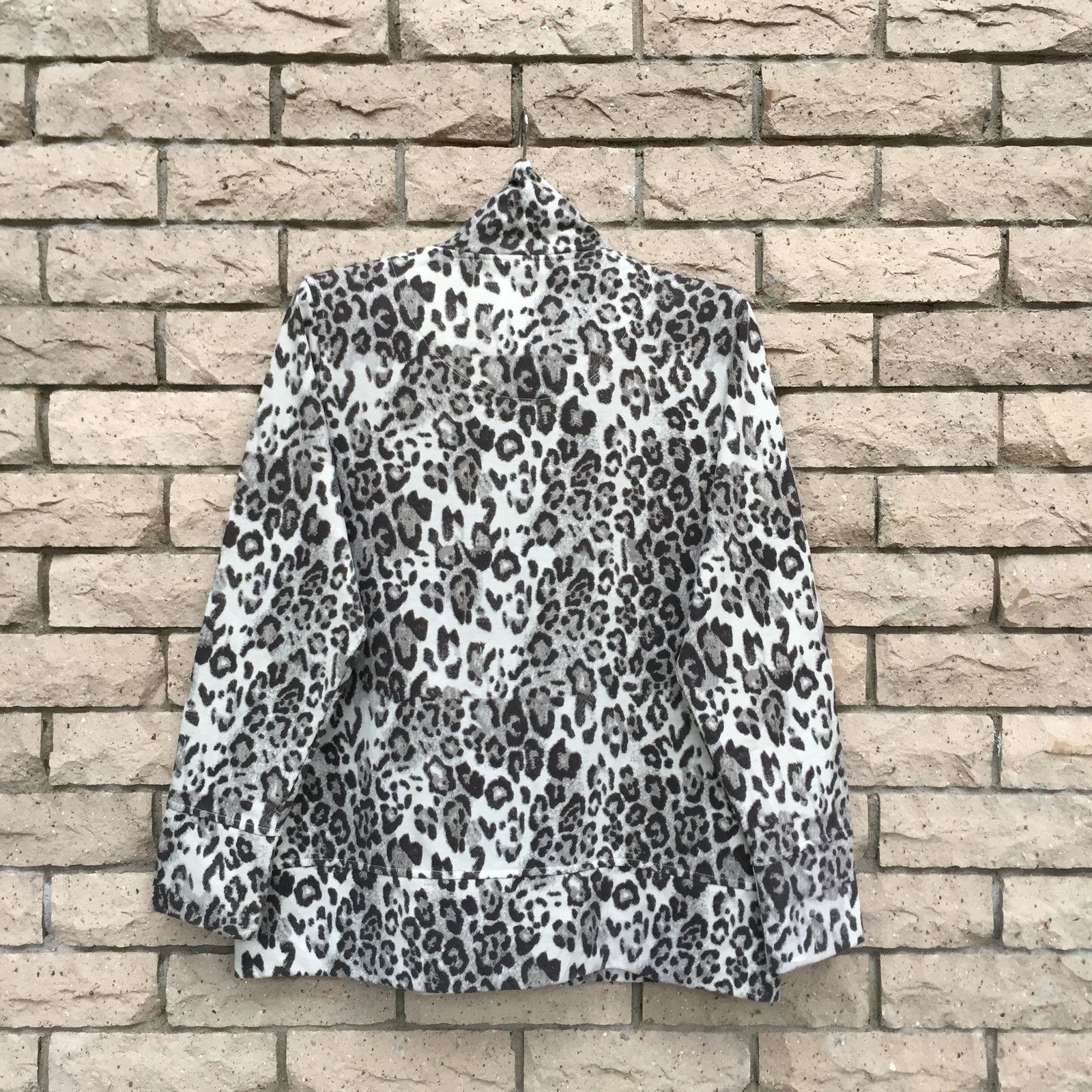 Other Cheetah striped jacket.. full print design.. all over print Size US M / EU 48-50 / 2 - 7 Thumbnail