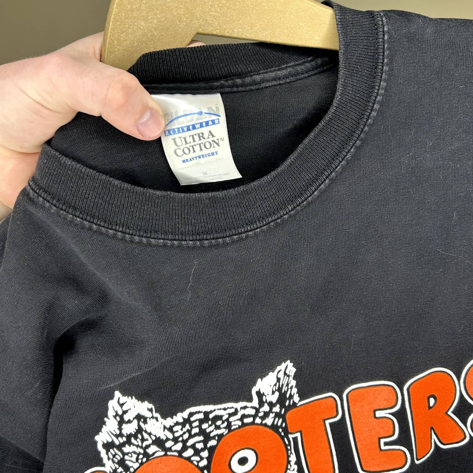 Vintage Hooters Minnesota Black T-Shirt Size US M / EU 48-50 / 2 - 4 Thumbnail