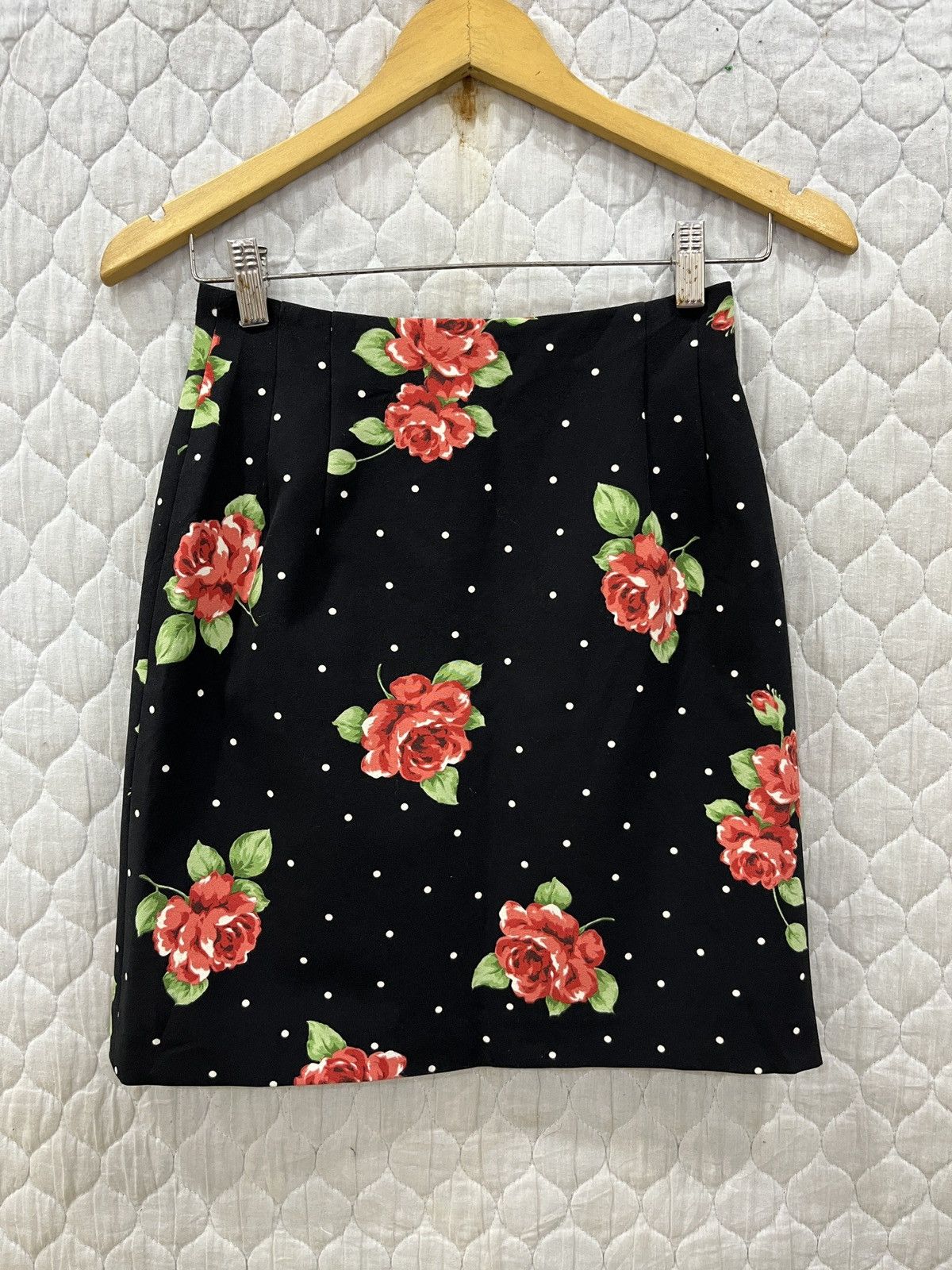 (Ooo). CECIL MCBEE JAPANESE HYPEBEAST FLORAL SKIRTS