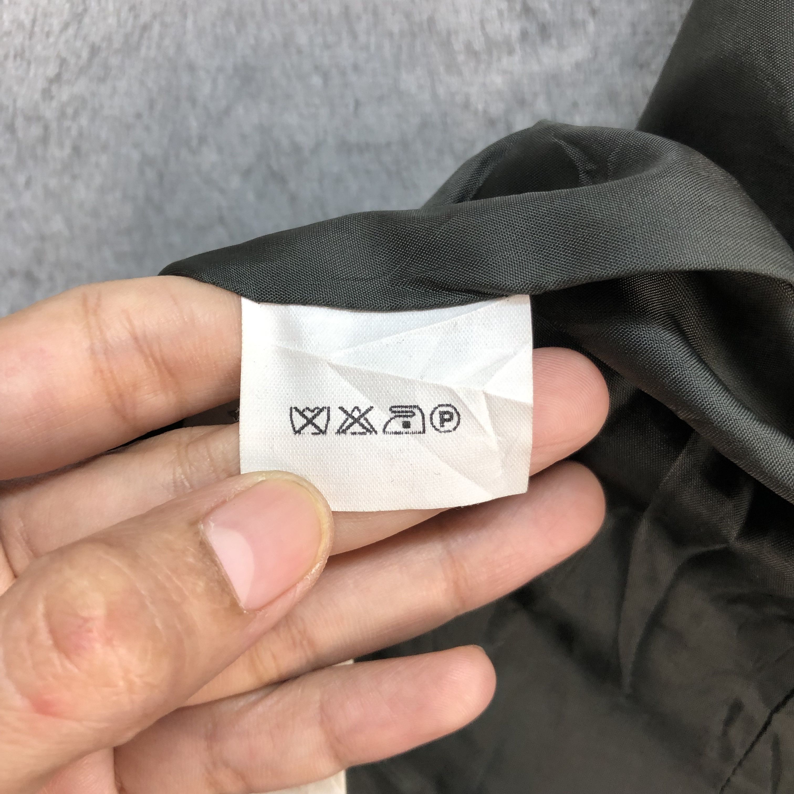 Emporio Armani EMPORIO ARMANI A MILANO-BORGONUOVO 21 SUIT JACKET #5923-213 Size S / US 4 / IT 40 - 15 Thumbnail