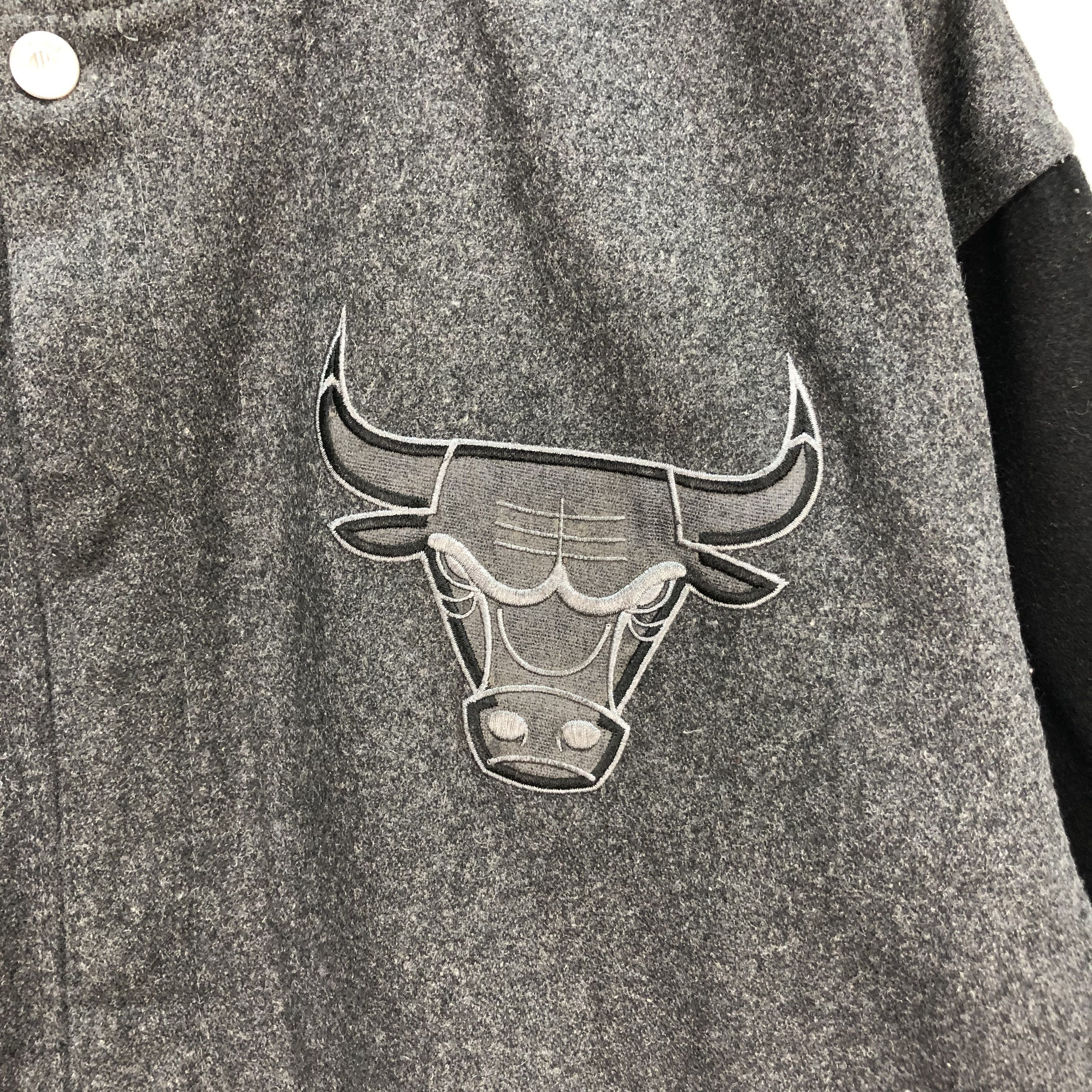 JH Design JH DESIGN NBA CHICAGO BULLS REVERSIBLE VARSITY #5551-197 Size US L / EU 52-54 / 3 - 5 Thumbnail