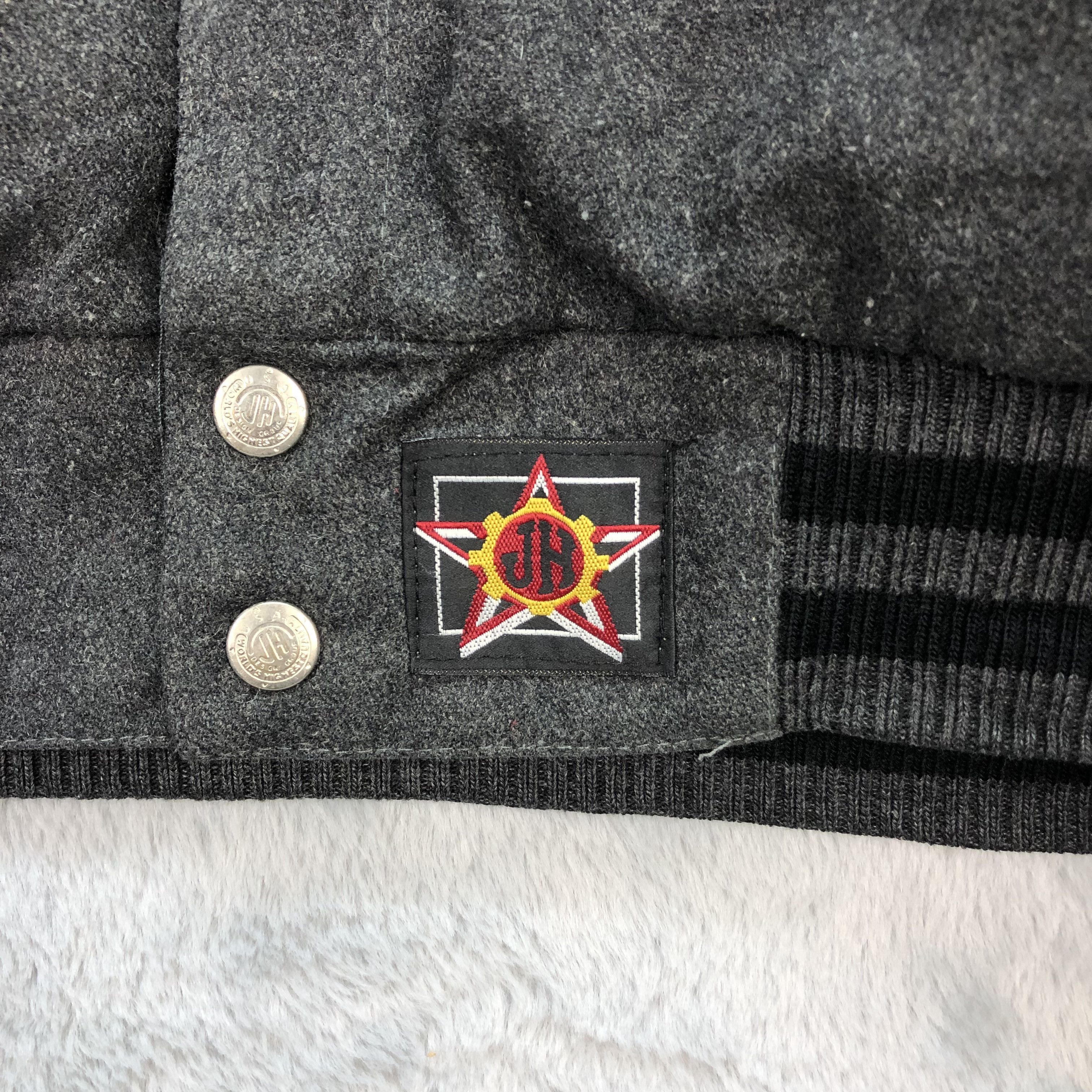 JH Design JH DESIGN NBA CHICAGO BULLS REVERSIBLE VARSITY #5551-197 Size US L / EU 52-54 / 3 - 8 Thumbnail