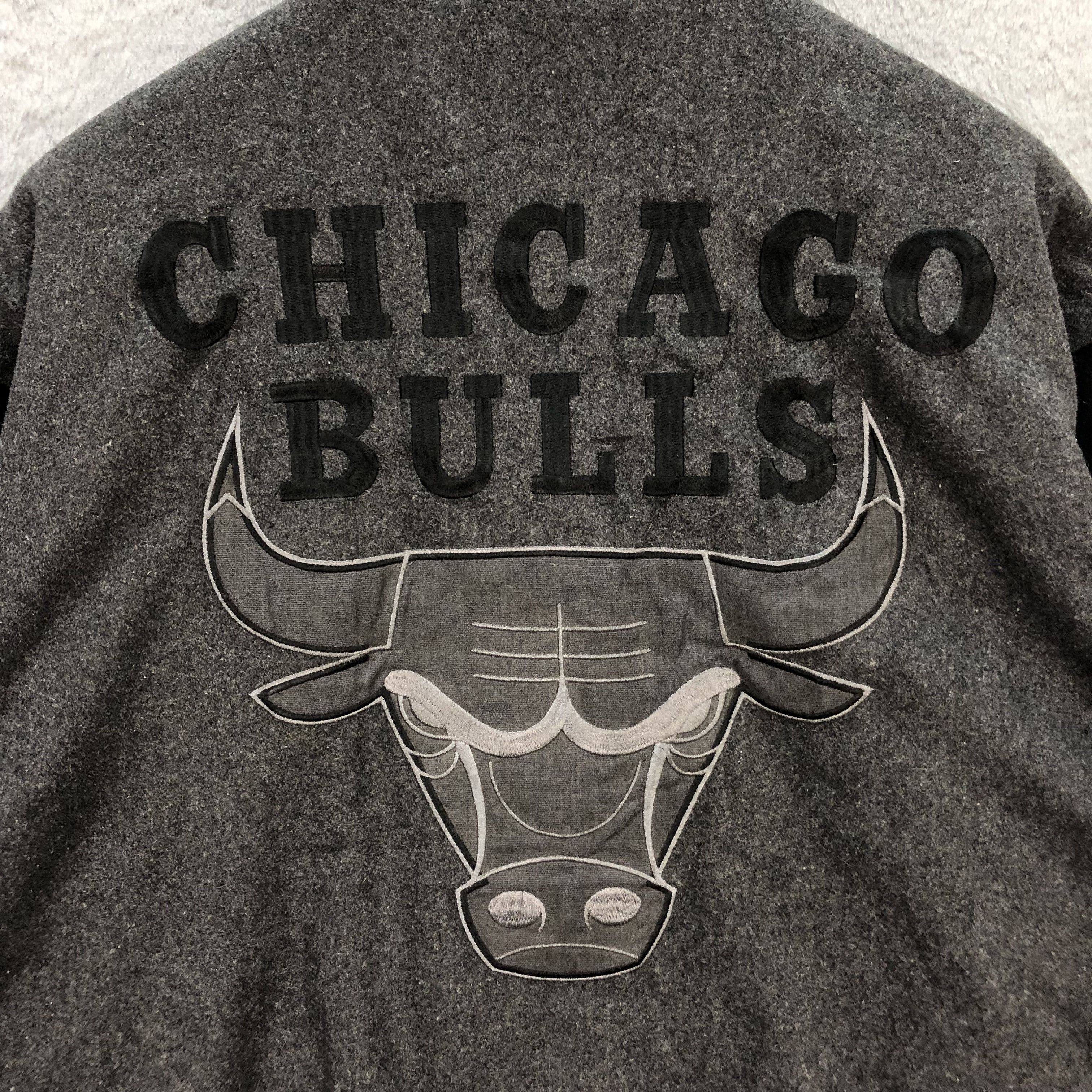 JH Design JH DESIGN NBA CHICAGO BULLS REVERSIBLE VARSITY #5551-197 Size US L / EU 52-54 / 3 - 2 Thumbnail