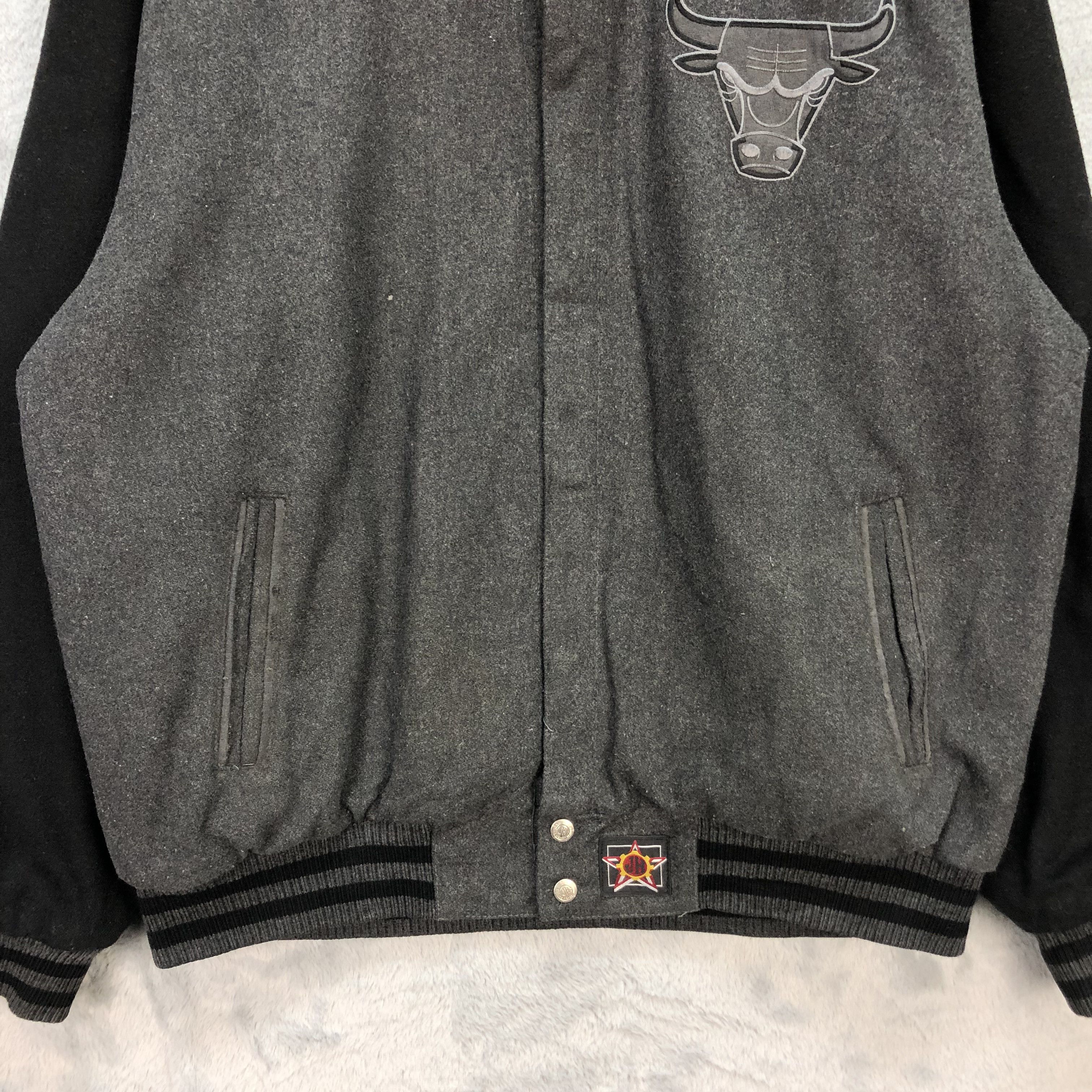 JH Design JH DESIGN NBA CHICAGO BULLS REVERSIBLE VARSITY #5551-197 Size US L / EU 52-54 / 3 - 7 Thumbnail