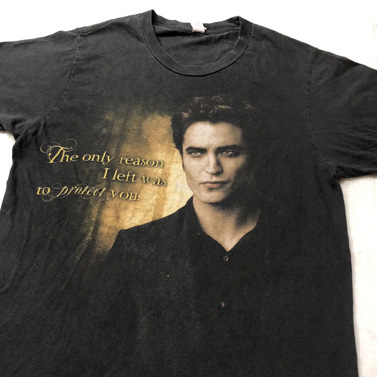 Vintage vintage Y2K Twilight New Moon Movie T Shirt Size US S / EU 44-46 / 1 - 1 Thumbnail