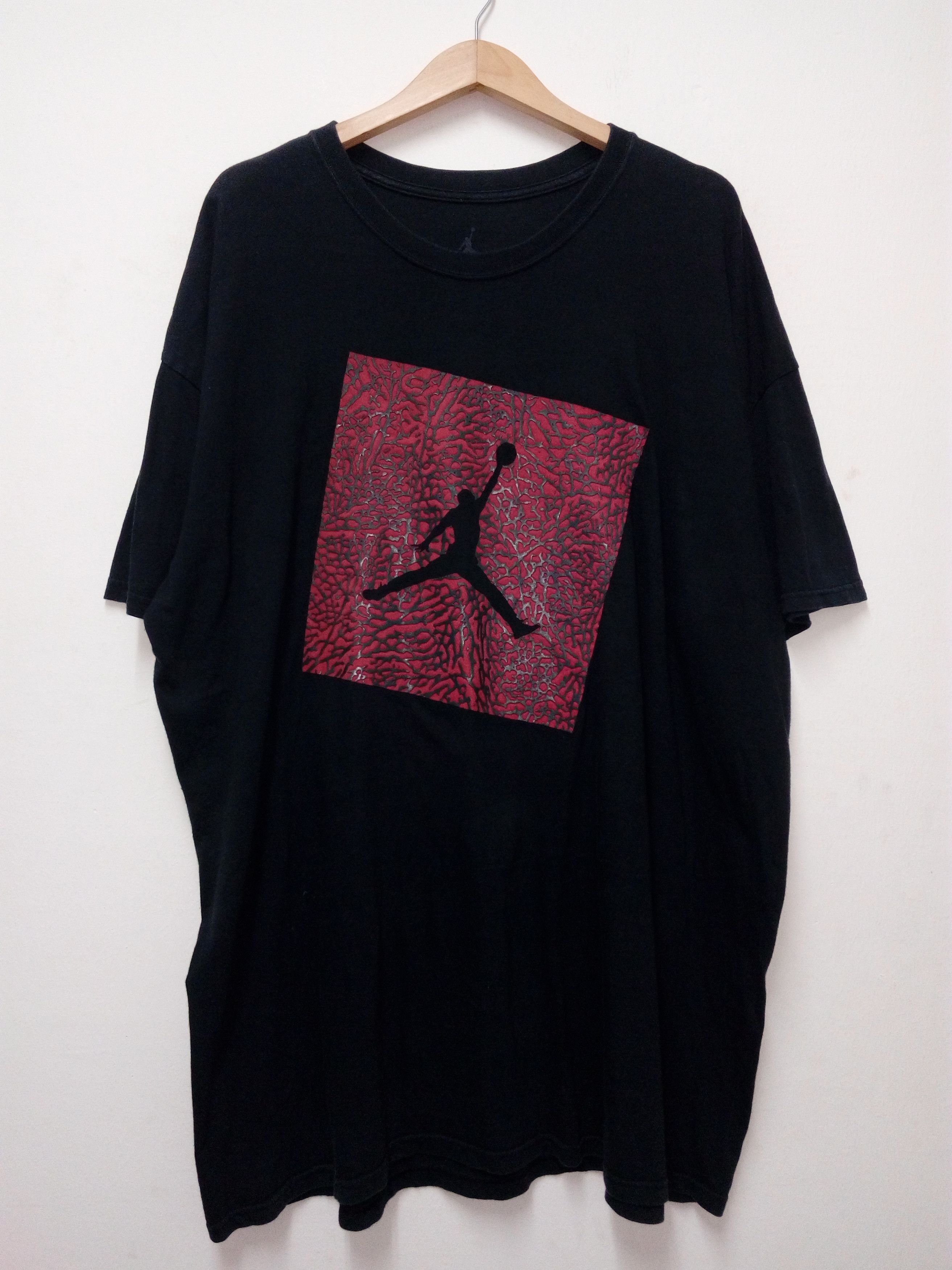 Jordan Brand × Nike × Vintage VINTAGE JORDAN T-SHIRT EMBOSSED PRINT Size US XXL / EU 58 / 5 - 1 Thumbnail