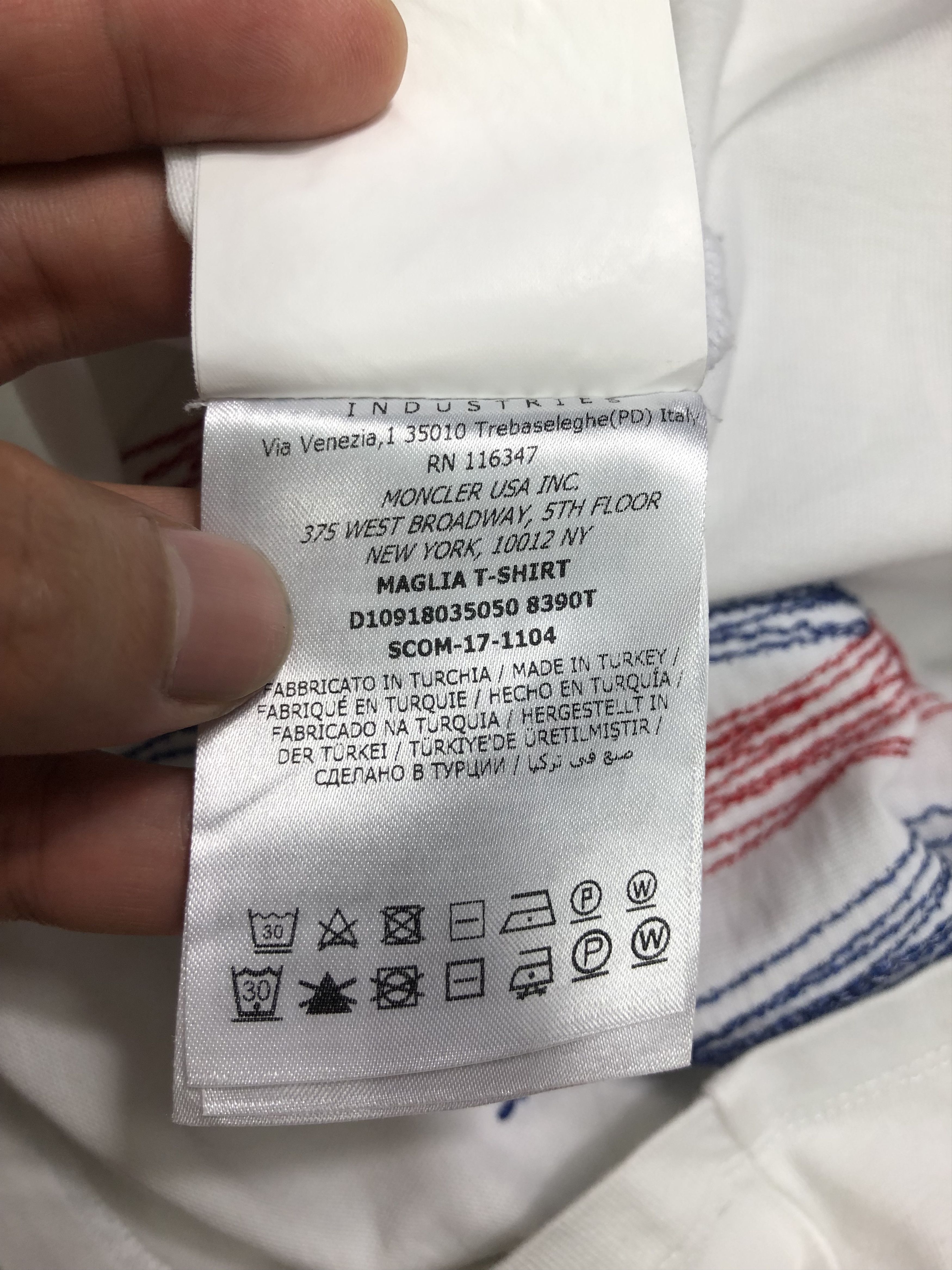 Moncler SS18 MAGLIA EMBROIDERY STITCH BIG LOGO Size US M / EU 48-50 / 2 - 9 Thumbnail