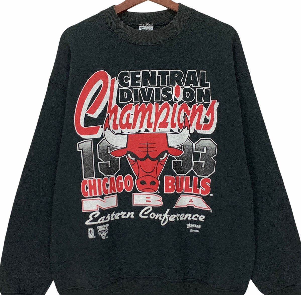 NBA RARE! VINTAGE 1993 CHAMPIONS CHICAGO BULLS BLACK CREWNECK Size US L / EU 52-54 / 3 - 4 Thumbnail