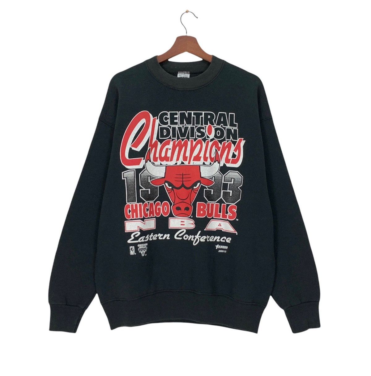 NBA RARE! VINTAGE 1993 CHAMPIONS CHICAGO BULLS BLACK CREWNECK Size US L / EU 52-54 / 3 - 1 Thumbnail
