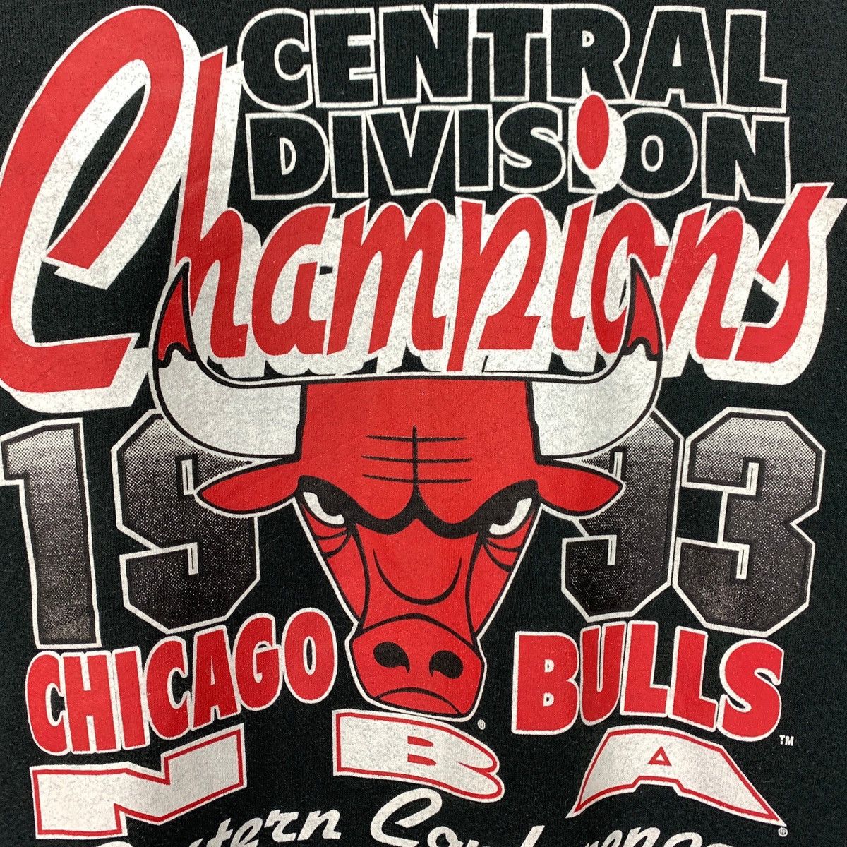 NBA RARE! VINTAGE 1993 CHAMPIONS CHICAGO BULLS BLACK CREWNECK Size US L / EU 52-54 / 3 - 5 Thumbnail