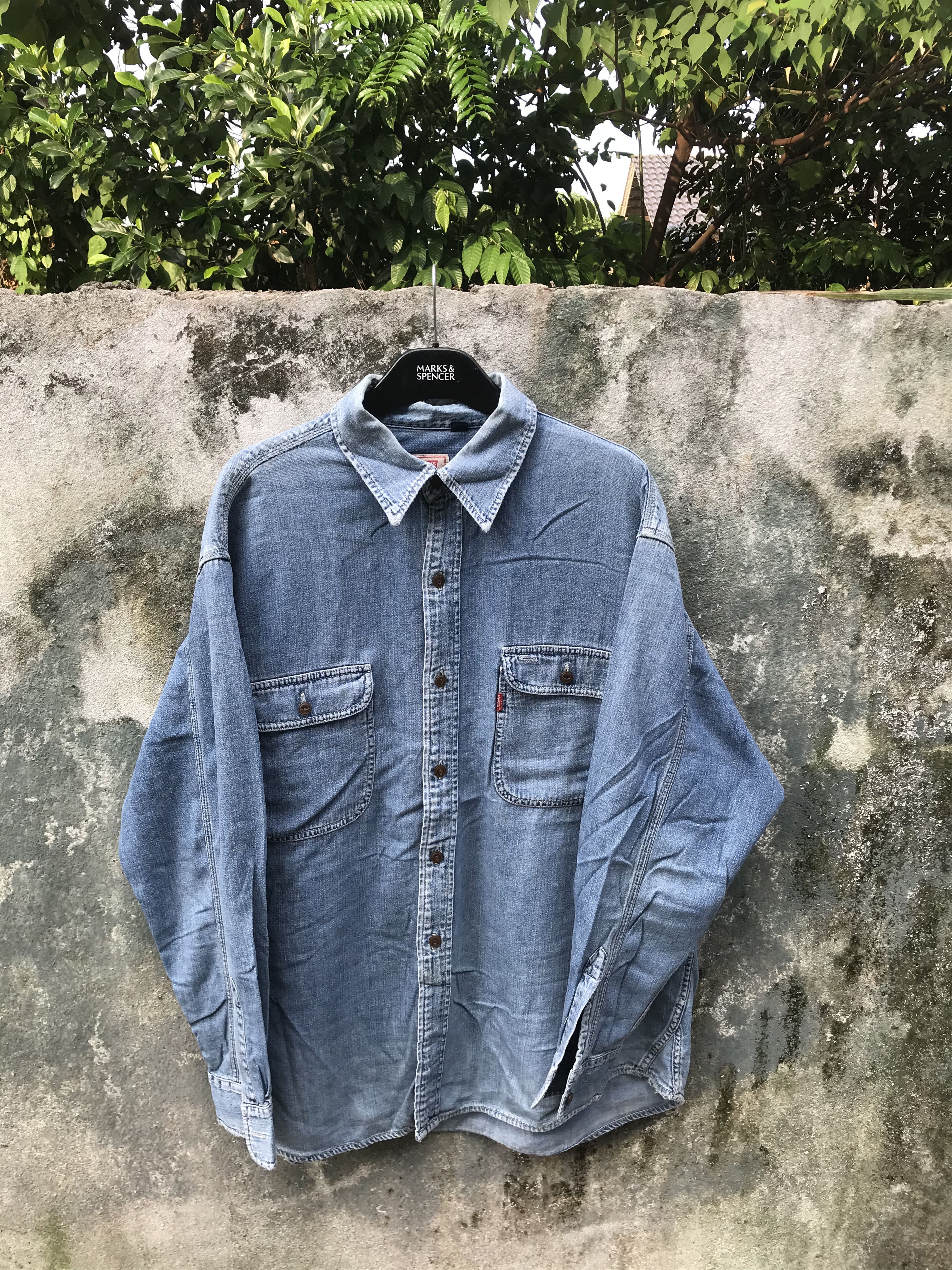 Levi's Vintage 90s Levi's denim blue shirts Size US XL / EU 56 / 4 - 1 Thumbnail