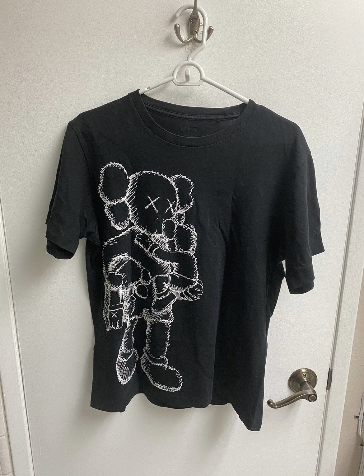 Kaws × Uniqlo Kaws Uniqlo black skeleton clean slate t shirt Size US M / EU 48-50 / 2 - 1 Thumbnail