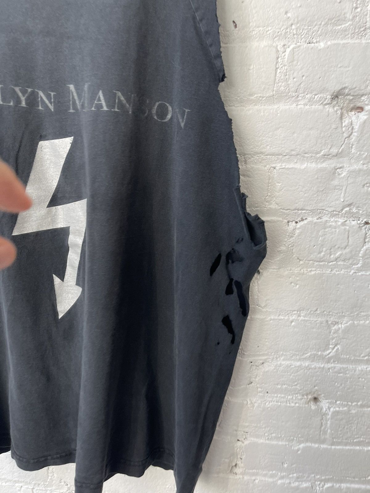 Marilyn Manson × Vintage Vintage 90s THRASHED Marilyn Manson Tank Top Shirt 4Gseller Size US XL / EU 56 / 4 - 3 Thumbnail