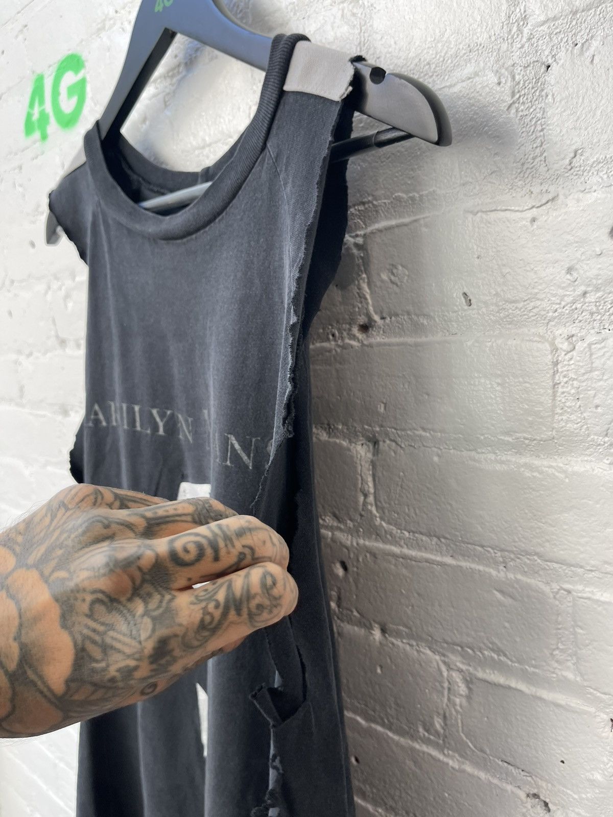 Marilyn Manson × Vintage Vintage 90s THRASHED Marilyn Manson Tank Top Shirt 4Gseller Size US XL / EU 56 / 4 - 4 Thumbnail