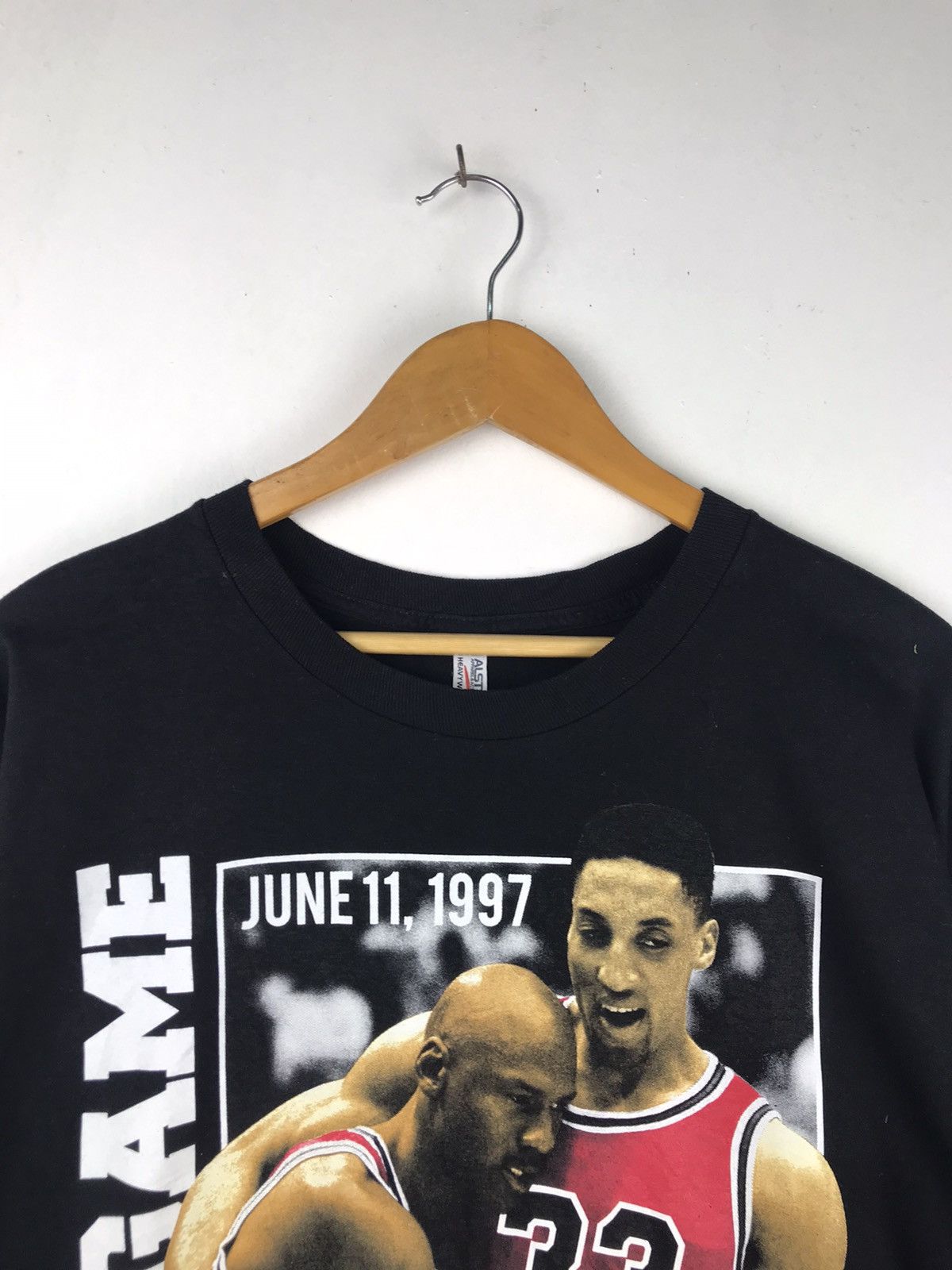 NBA × Vintage Vintage Micheal Jordan Bulls Tshirt Size US XL / EU 56 / 4 - 3 Thumbnail