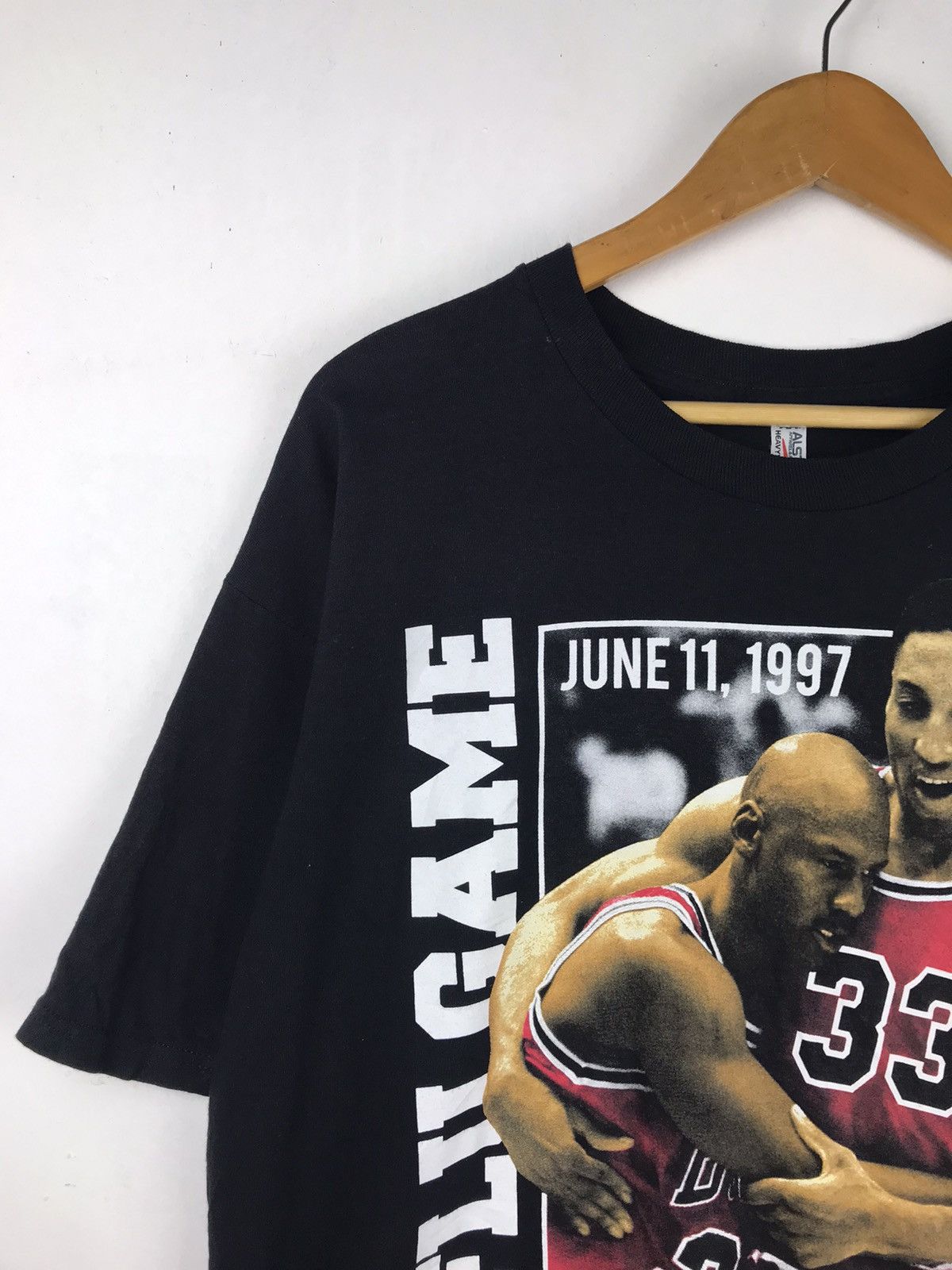 NBA × Vintage Vintage Micheal Jordan Bulls Tshirt Size US XL / EU 56 / 4 - 7 Thumbnail
