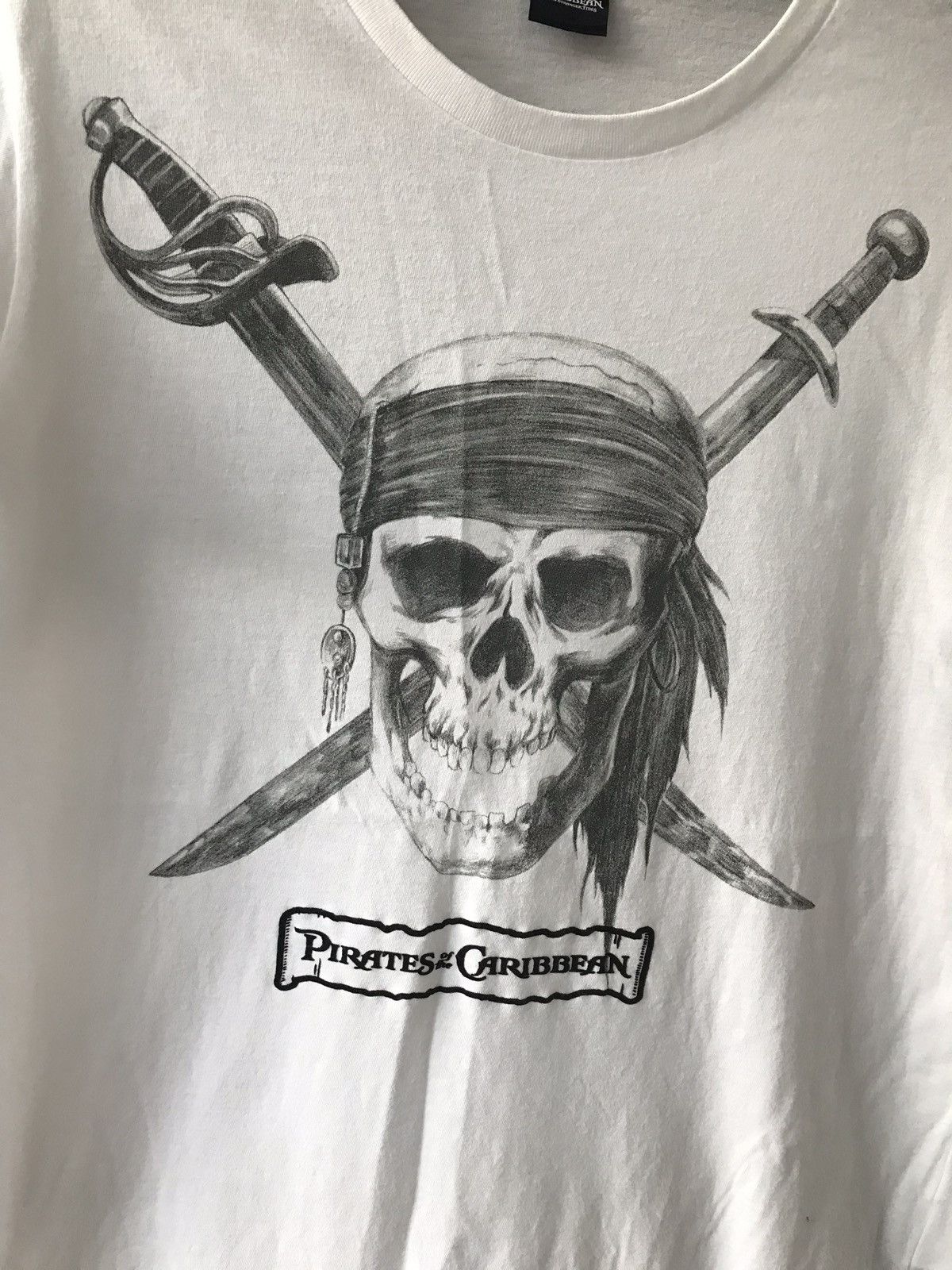 Uniqlo Pirates Of Carribeans Big Printed Nice Screen By Uniqlo Size US M / EU 48-50 / 2 - 2 Thumbnail
