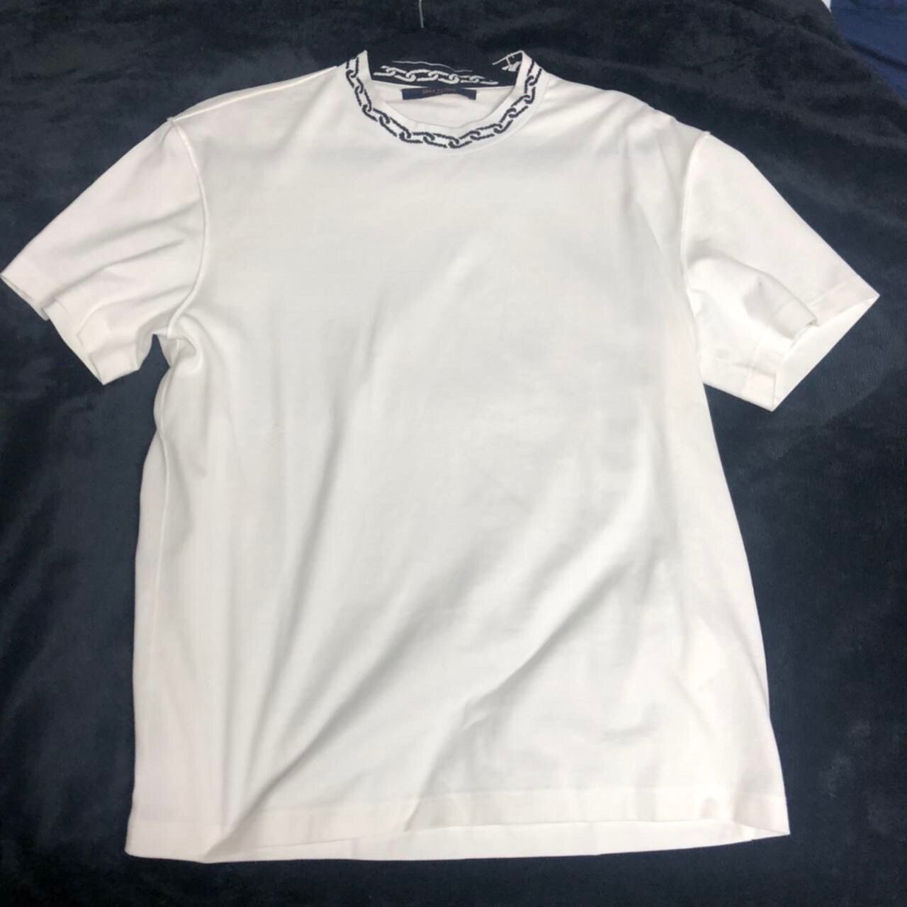 LV T-SHIRT WITH CHAIN JACQUARD RIB COLLAR /XL, 名牌, 服裝- Carousell