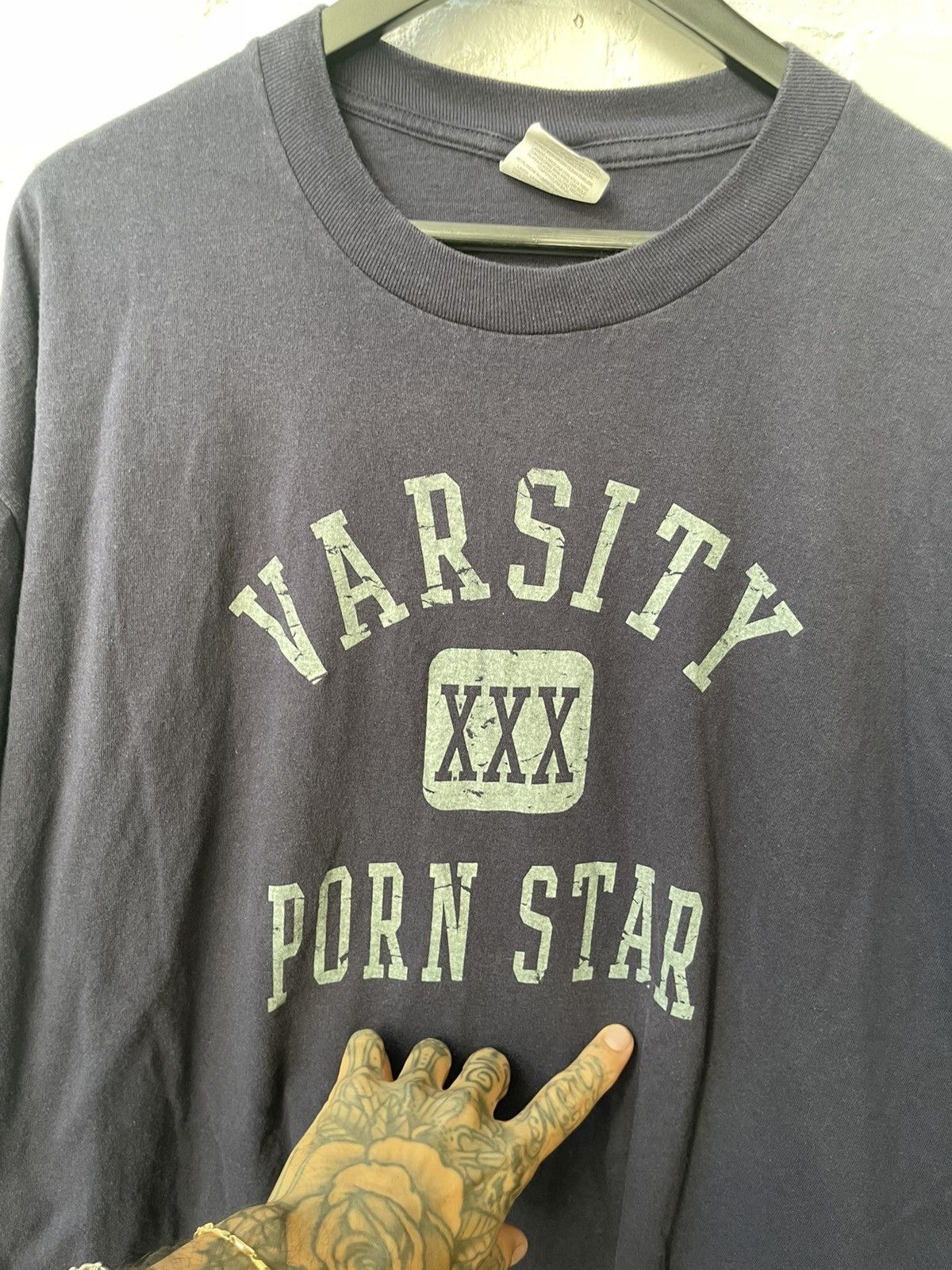 Vintage Vintage 90s VARSITY PORNSTAR PORN SHIRT 4Gseller Size US XL / EU 56 / 4 - 3 Thumbnail