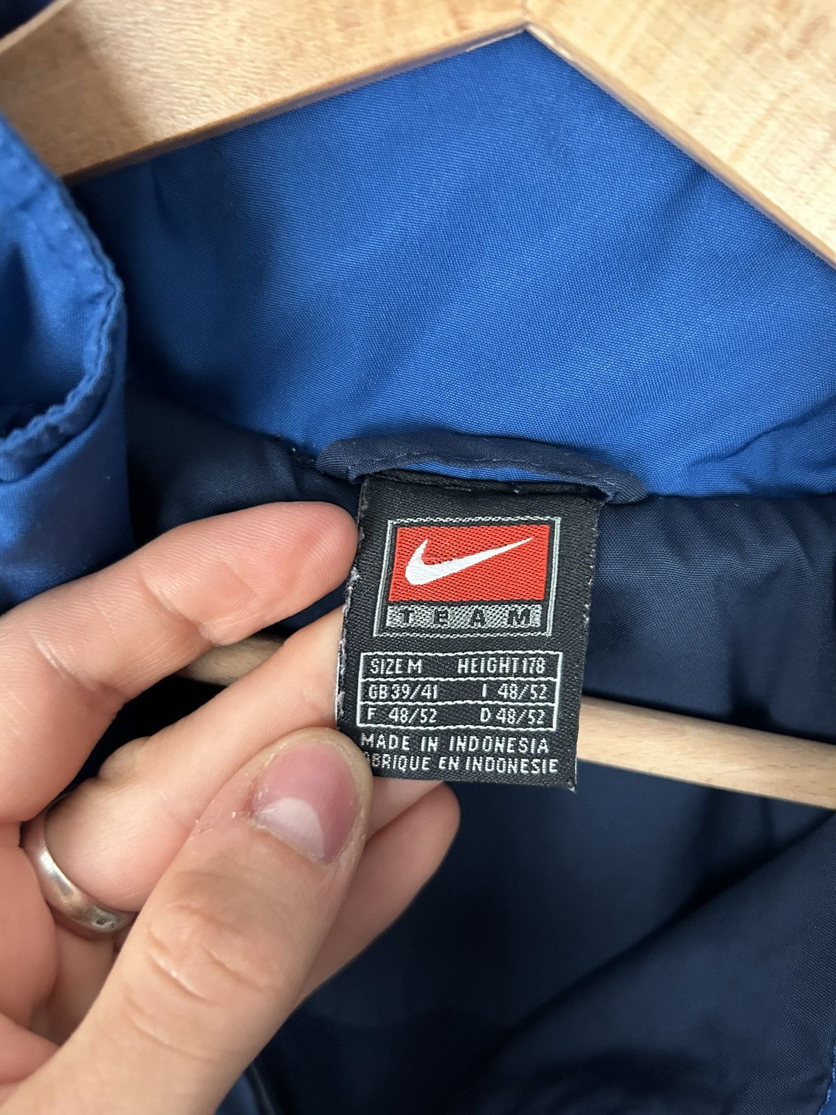 Nike Vintage Nike 90s Light Nylon Jacket Retro Football Size US M / EU 48-50 / 2 - 4 Thumbnail