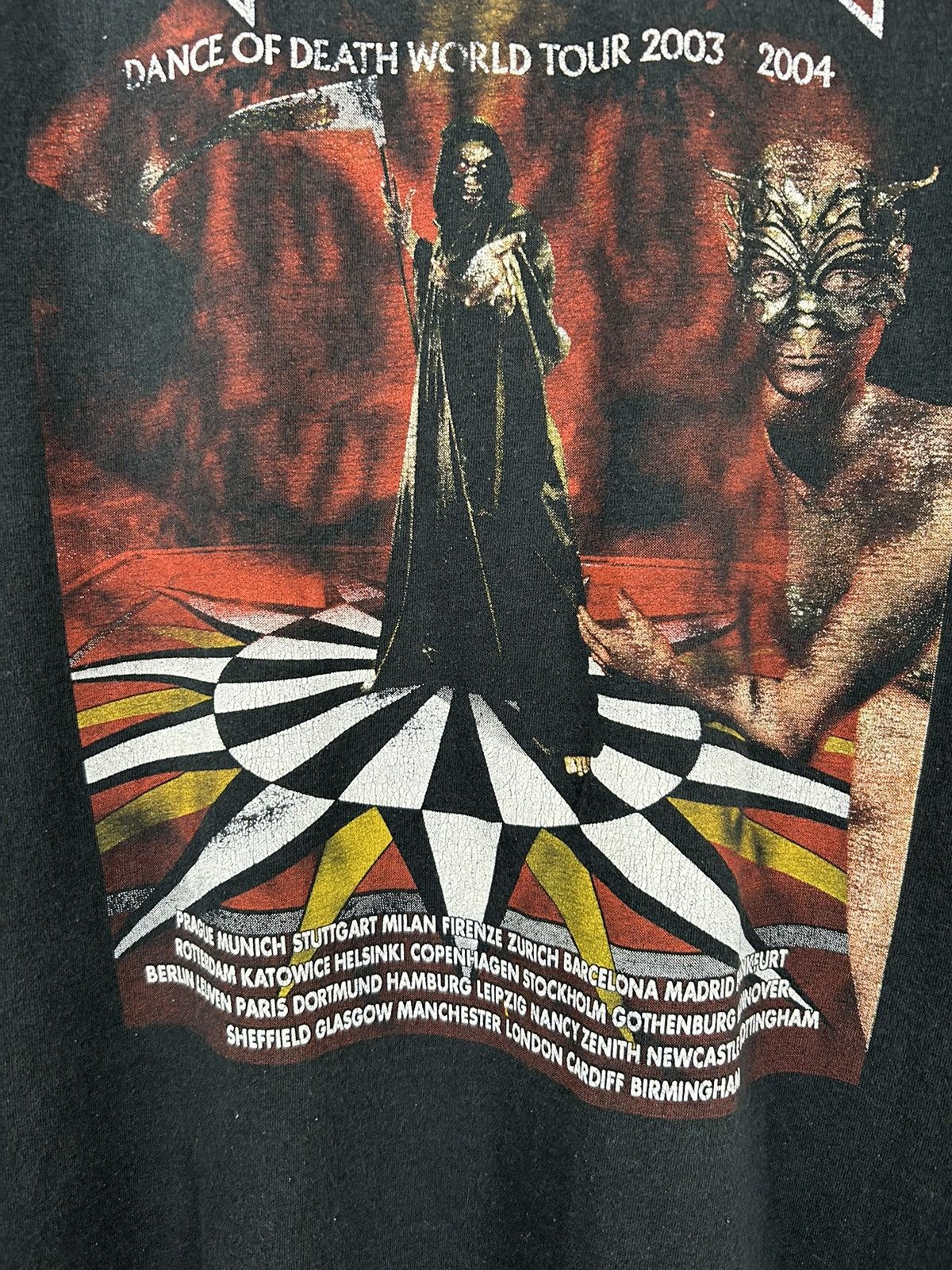 Band Tees Vintage Iron Maiden T-shirt Dance of Death Tee Size US M / EU 48-50 / 2 - 11 Thumbnail