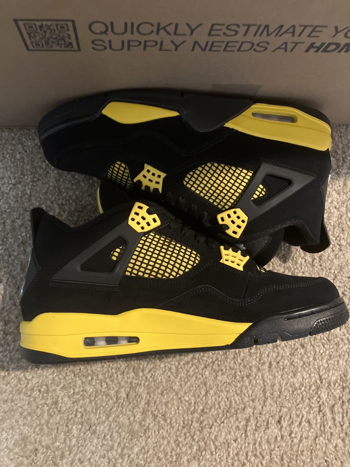 Jordan Brand × Nike Air Jordan 4 Retro Thunder Size 11.5 Size US 11.5 / EU 44-45 - 5 Thumbnail