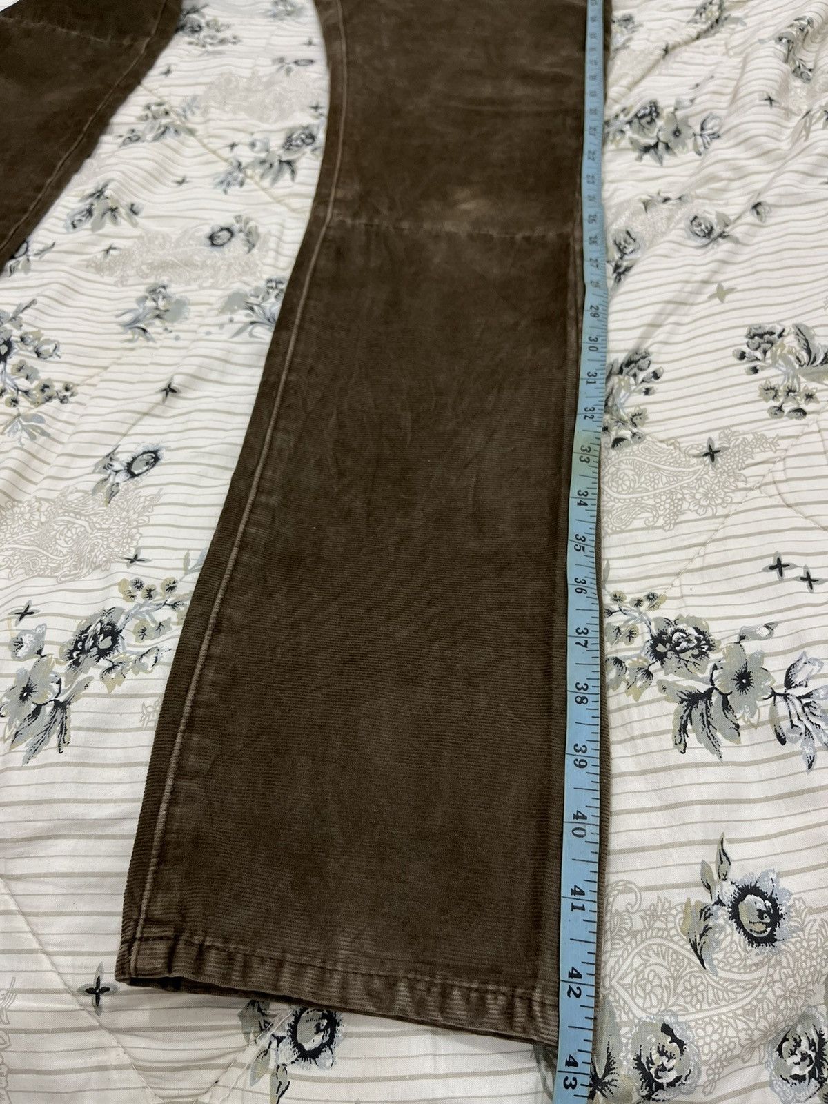 Undercover × Uniqlo (S). UNDERCOVER X UNIQLO HYPEBEAST PANTS Size US 31 - 17 Thumbnail