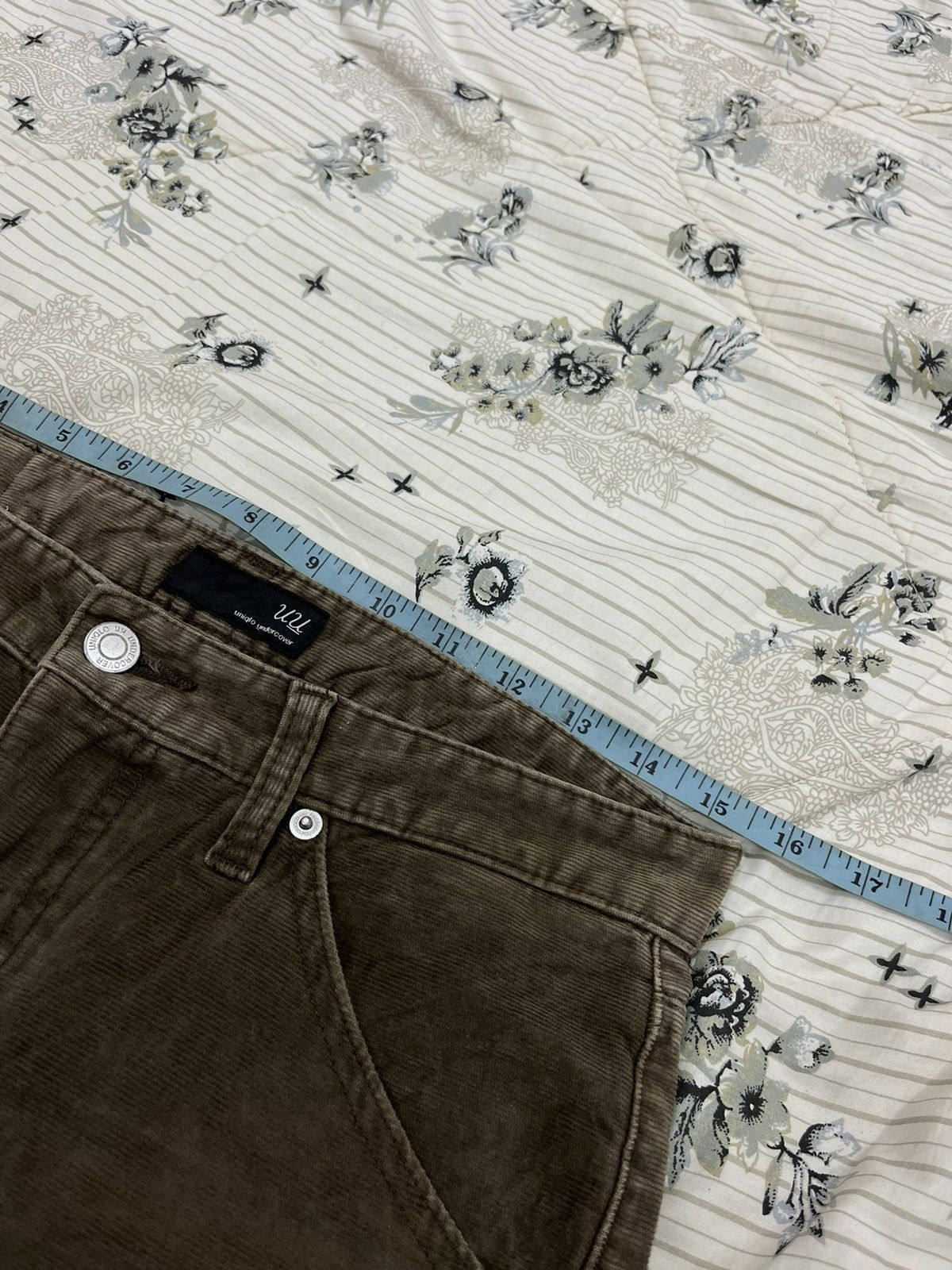 Undercover × Uniqlo (S). UNDERCOVER X UNIQLO HYPEBEAST PANTS Size US 31 - 11 Thumbnail