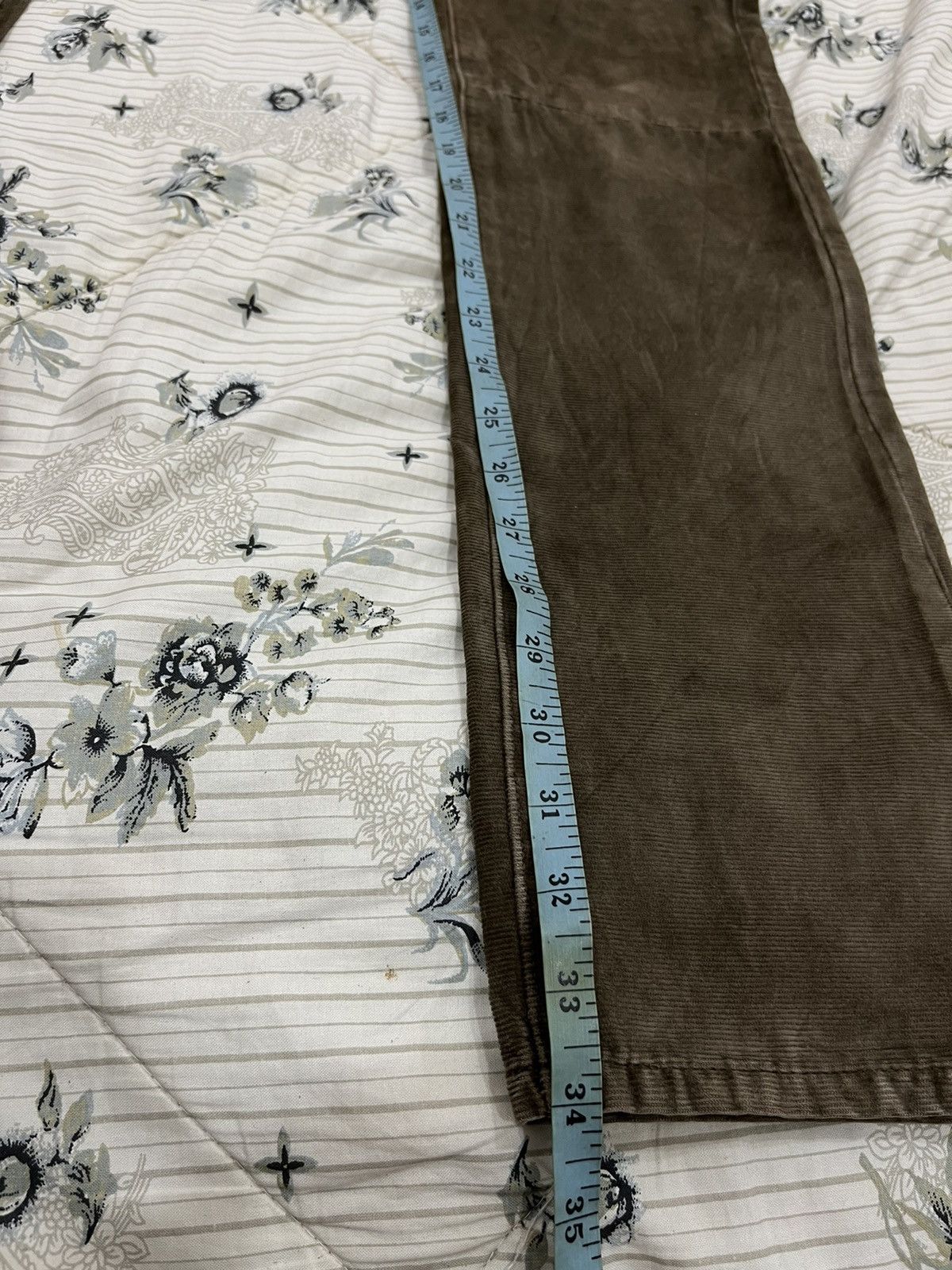Undercover × Uniqlo (S). UNDERCOVER X UNIQLO HYPEBEAST PANTS Size US 31 - 16 Thumbnail