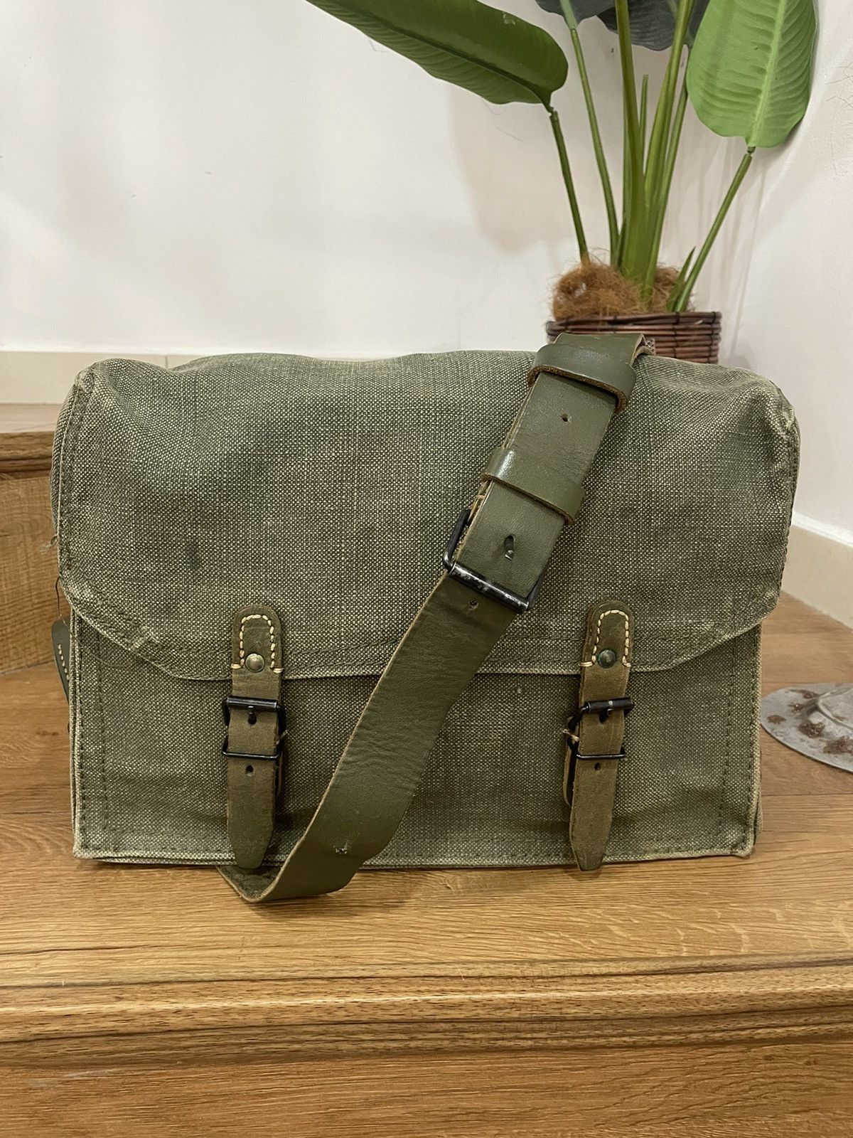 Original Czech Military Shoulder Bag Vintage Practical Flap Snap Buttons Olive