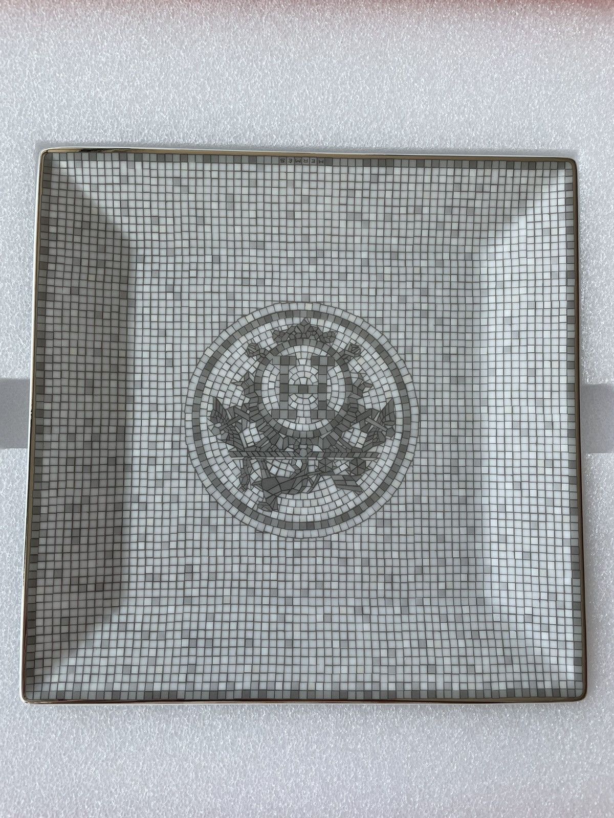 Hermes Limited Edition Super Rare Brand New Mosaique H Logo Plate Size ONE SIZE - 5 Thumbnail
