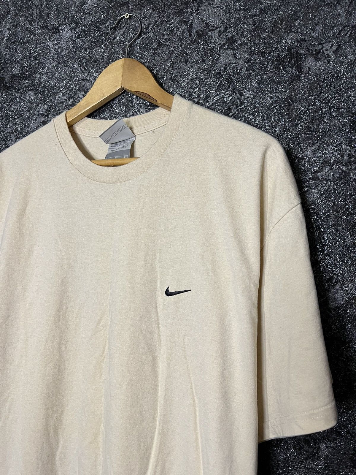 Vintage Vintage 90’s Nike Small Swoosh Logo T-shirt Size US XL / EU 56 / 4 - 2 Thumbnail