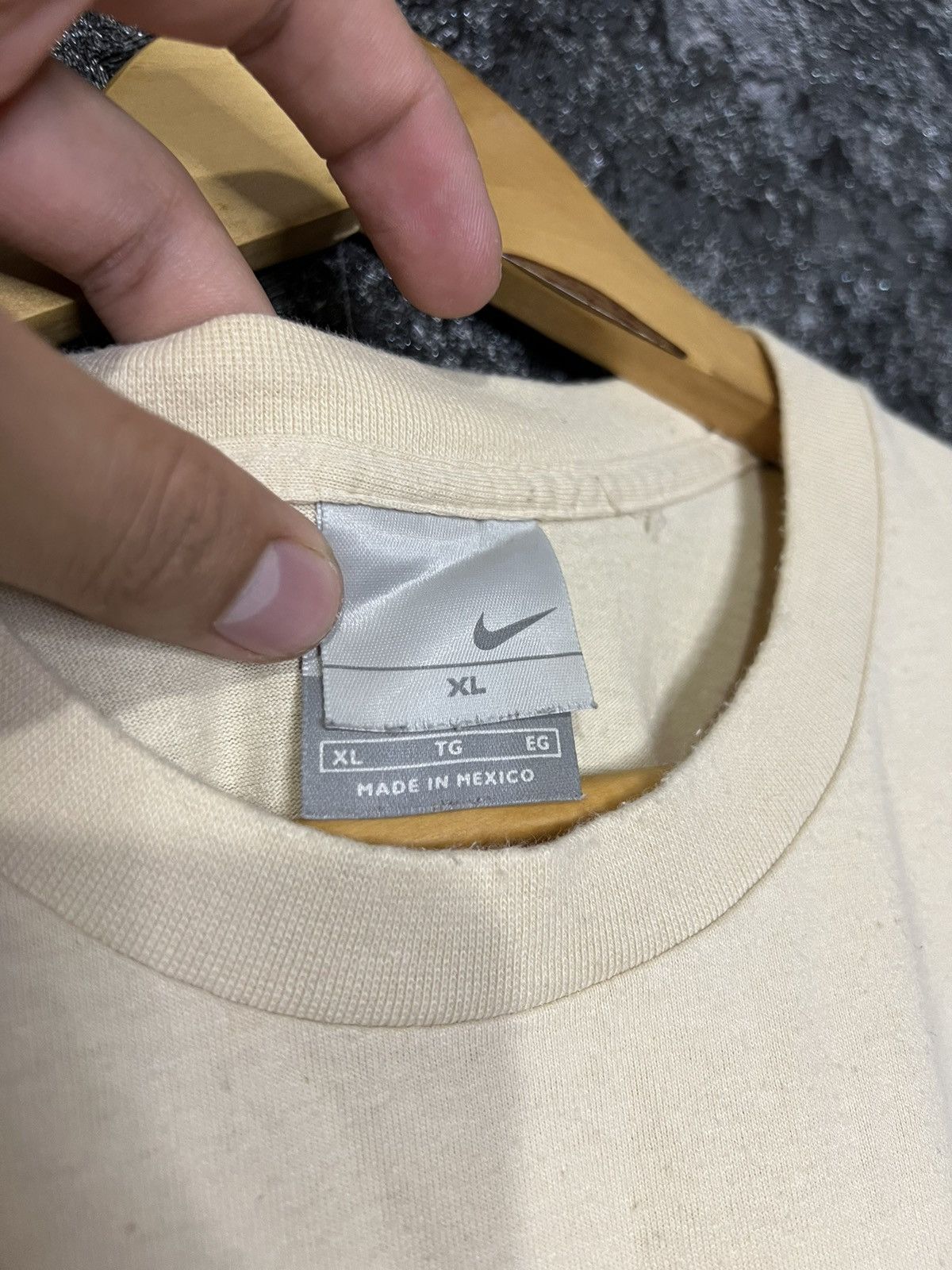 Vintage Vintage 90’s Nike Small Swoosh Logo T-shirt Size US XL / EU 56 / 4 - 3 Thumbnail