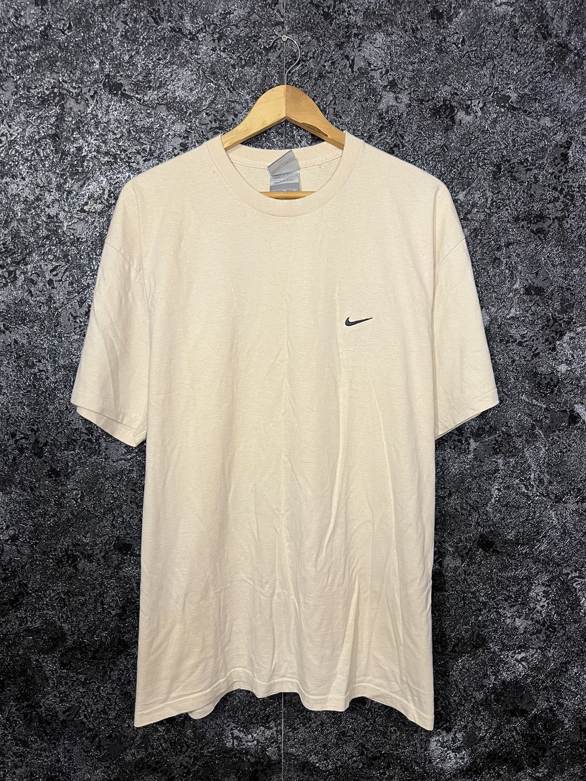 Vintage Vintage 90’s Nike Small Swoosh Logo T-shirt Size US XL / EU 56 / 4 - 1 Thumbnail