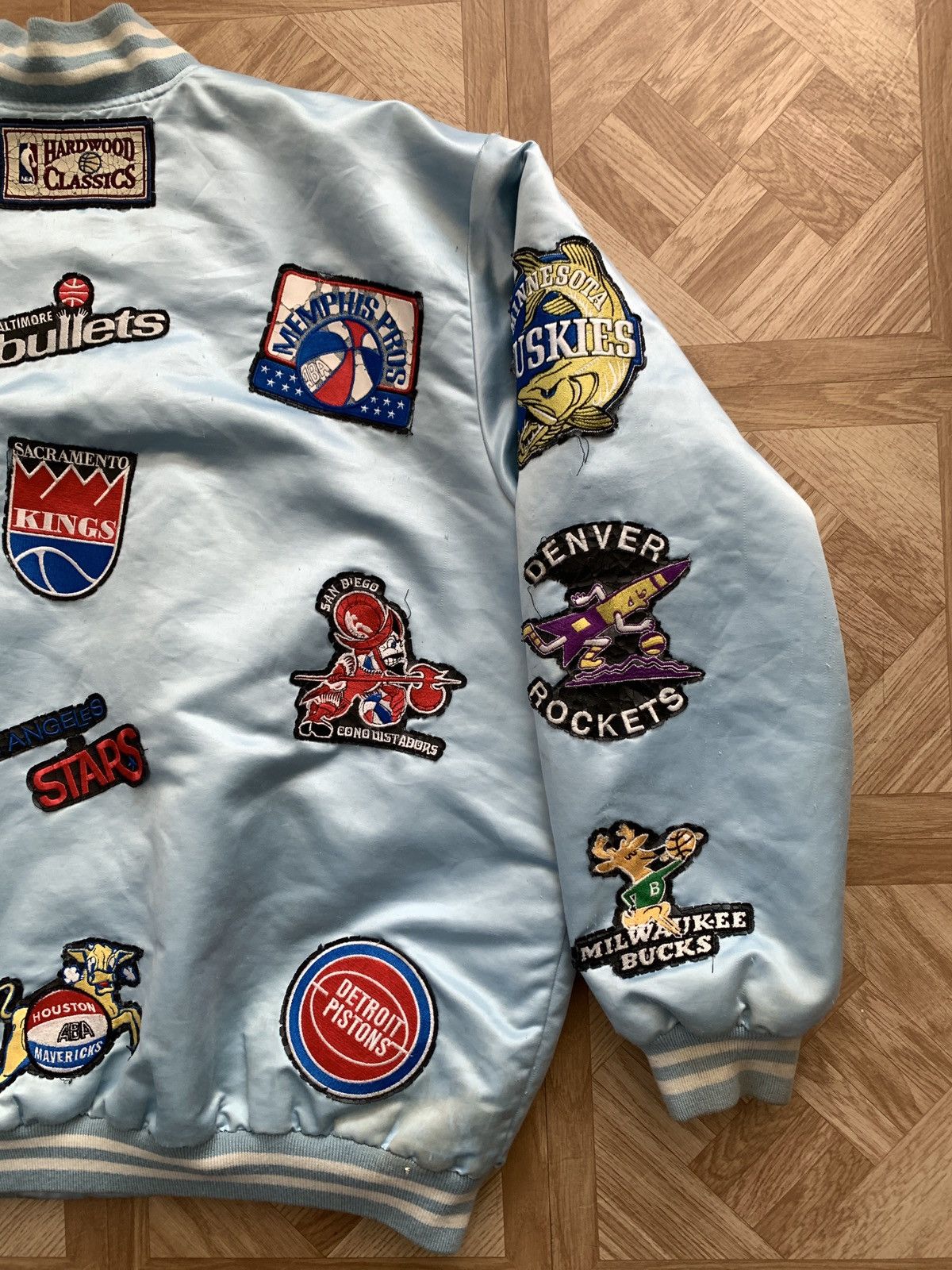 Jeff Hamilton × Vintage Vintage Jeff Hamilton NBA Patches Satin Bomber Jacket Size US XL / EU 56 / 4 - 4 Thumbnail