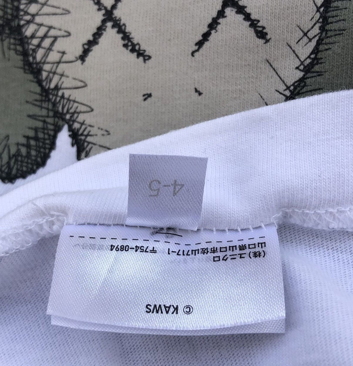 Kaws × Uniqlo Kaw X Uniqlo Unichro Caus Collaboration T-shirt Size US M / EU 48-50 / 2 - 11 Thumbnail