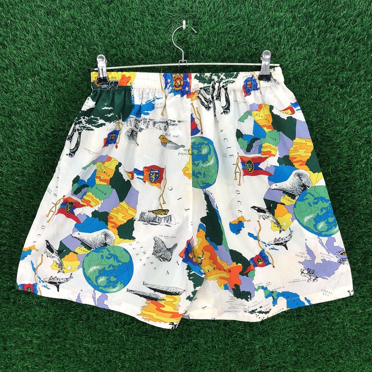 Vintage Vintage Short Pants Summer Fullprint World Maps Size US 30 / EU 46 - 1 Thumbnail