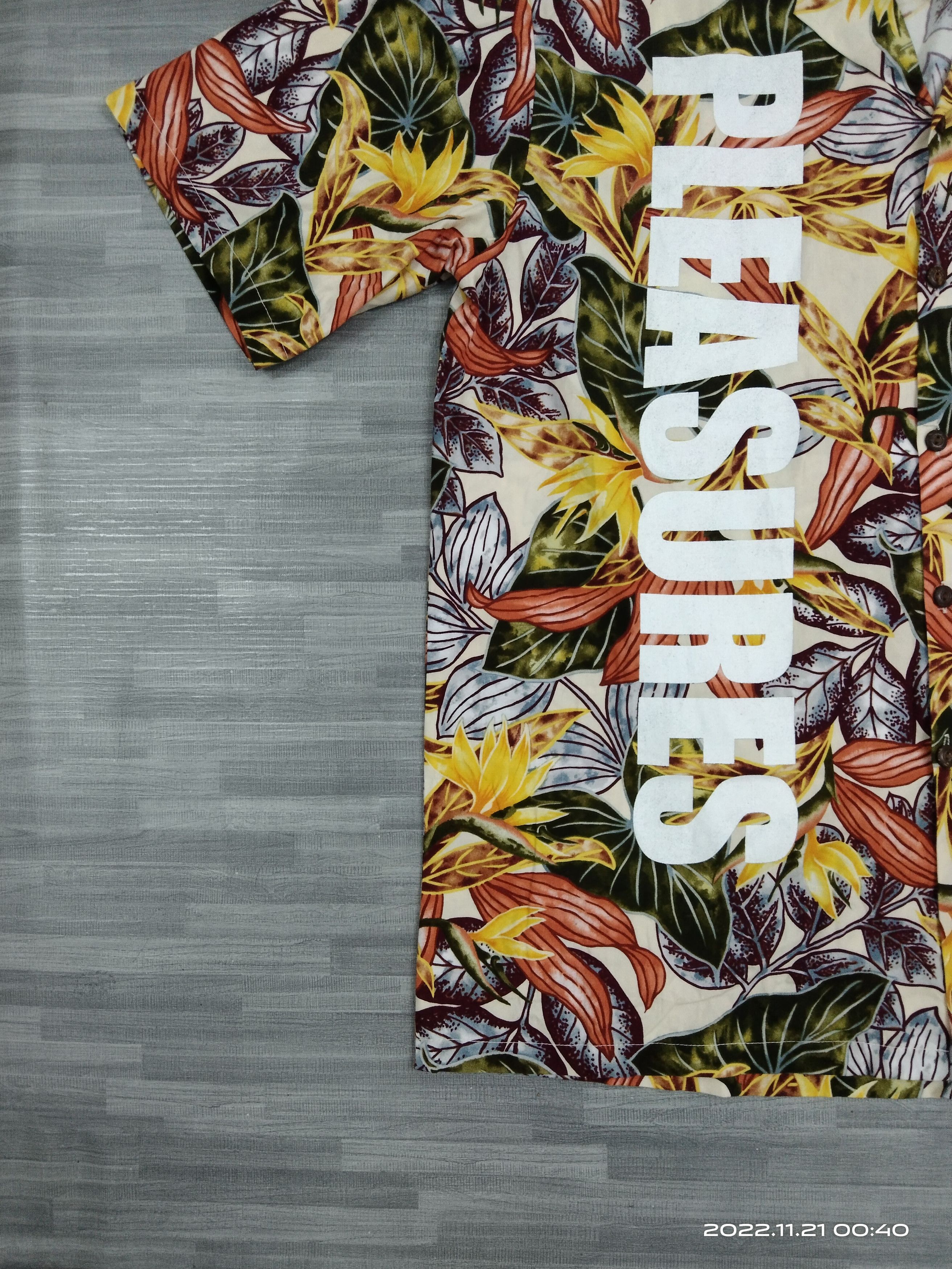 Pleasures GRAIL🔥OG PLEASURES SPELLOUT FLORAL HAWAIIAN BUTTON UP Size US L / EU 52-54 / 3 - 3 Thumbnail