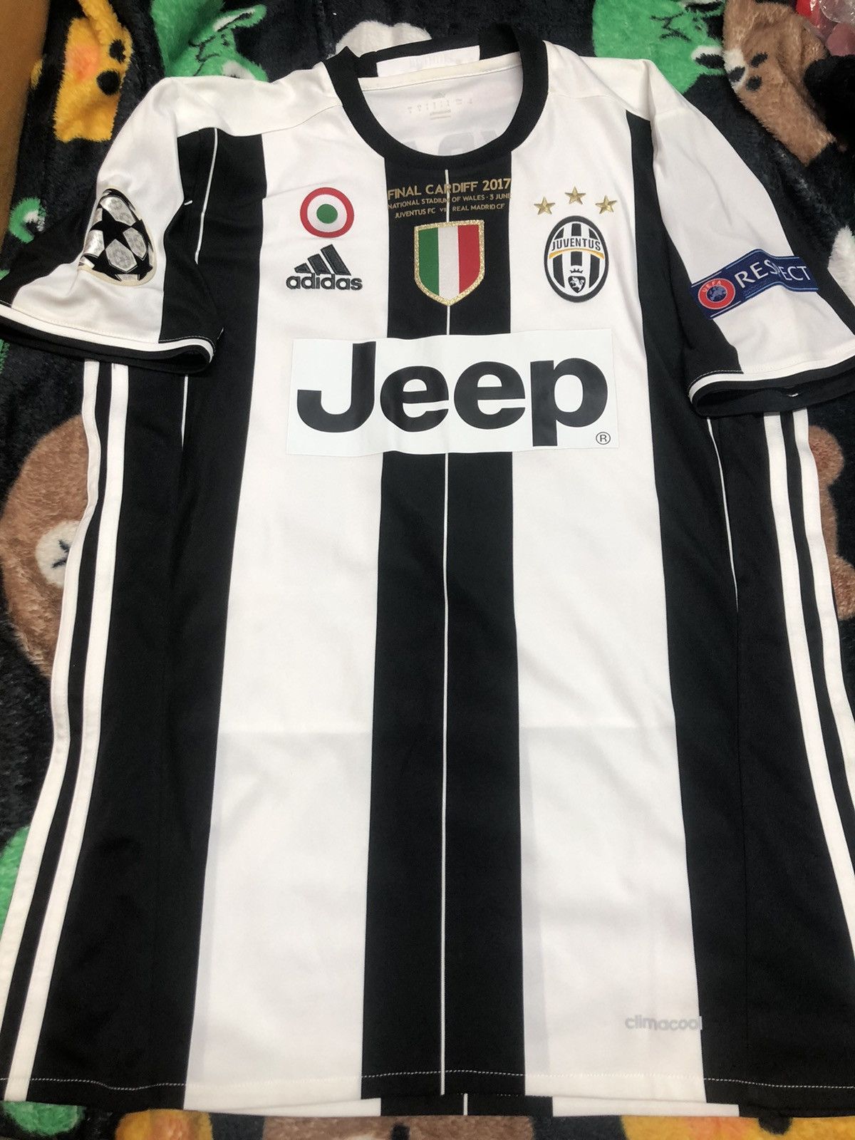 Juventus Visitante Camiseta de Fútbol 2016 - 2017. Sponsored by Jeep