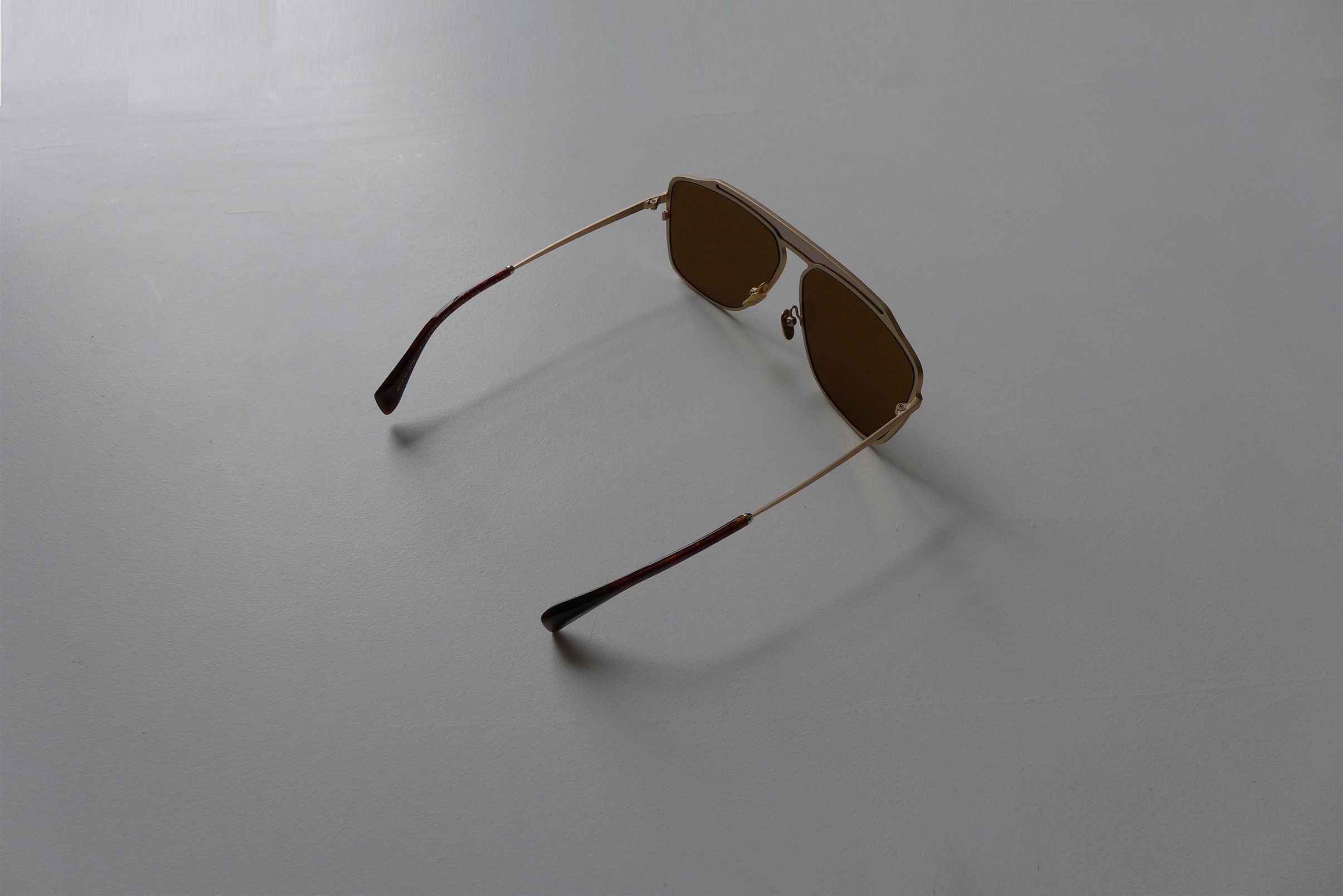 Yohji Yamamoto Yohji Yamamoto YY7040 Aviator Sunglasses -- Matte Gold. Size ONE SIZE - 6 Thumbnail