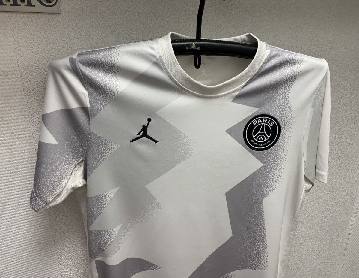 Jordan Brand Paris Saint Germain PSG Jordan soccer jersey M sz Size US M / EU 48-50 / 2 - 2 Thumbnail