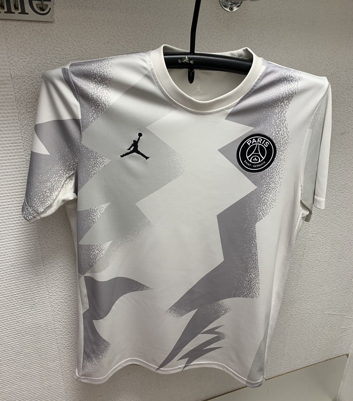 Jordan Brand Paris Saint Germain PSG Jordan soccer jersey M sz Size US M / EU 48-50 / 2 - 1 Thumbnail