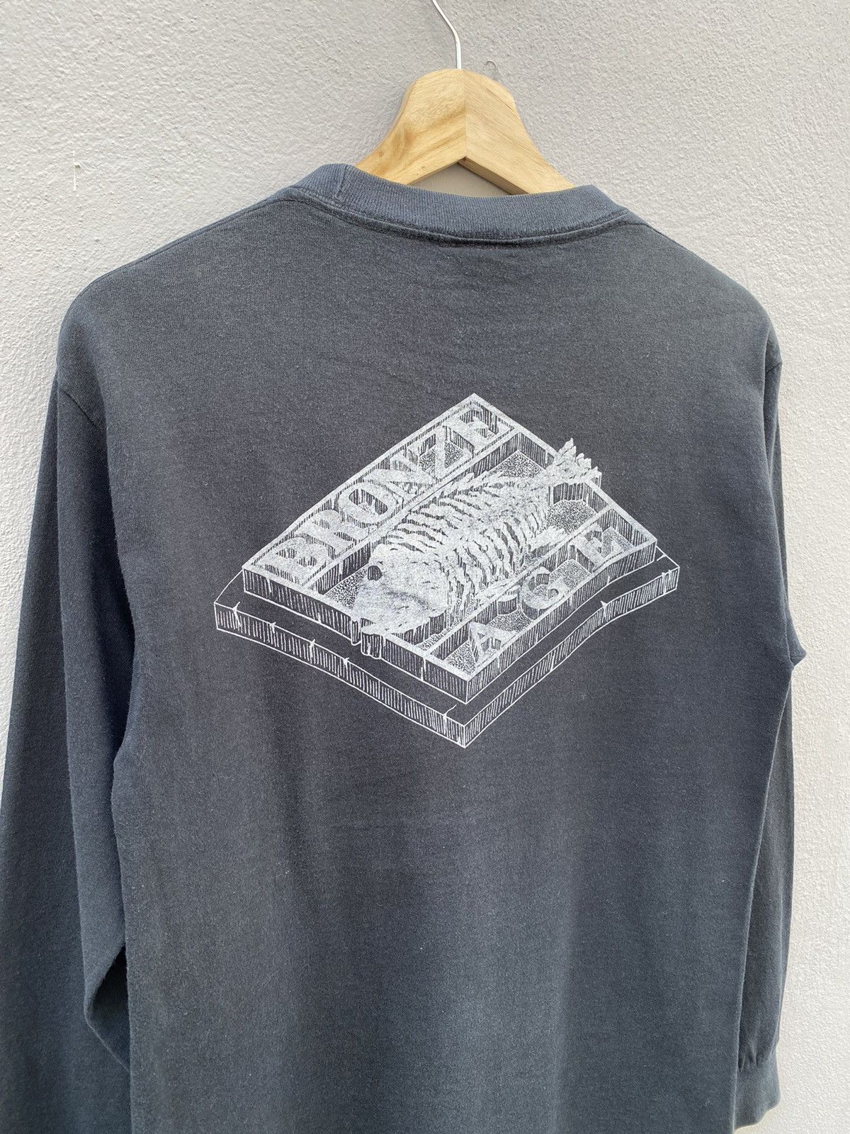 Girl Skateboards vintage rare bronze age iconic fishbone graphic skates tee Size US M / EU 48-50 / 2 - 2 Thumbnail